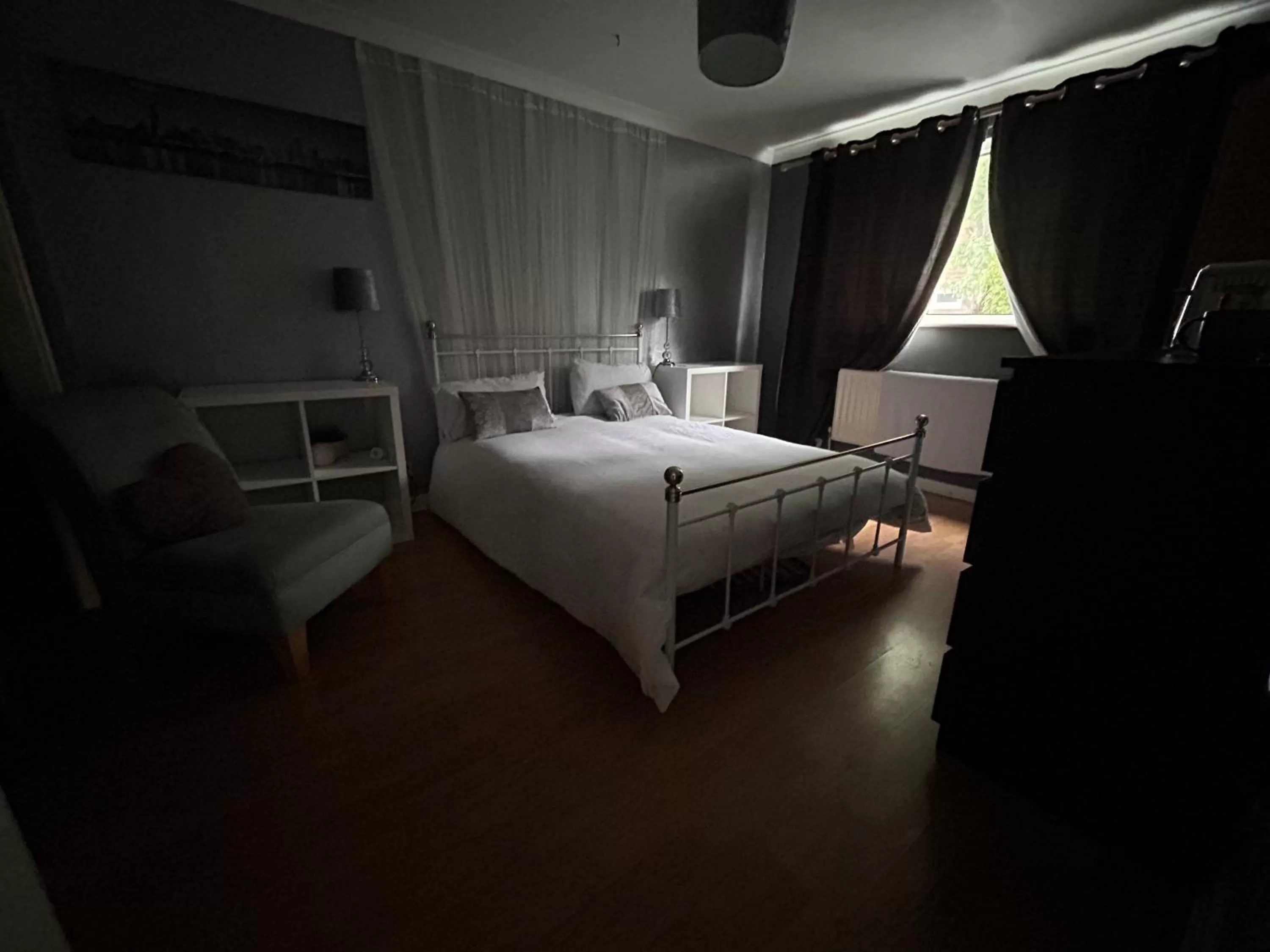 Bed in Home from home, close to Redditch hospital & transport links