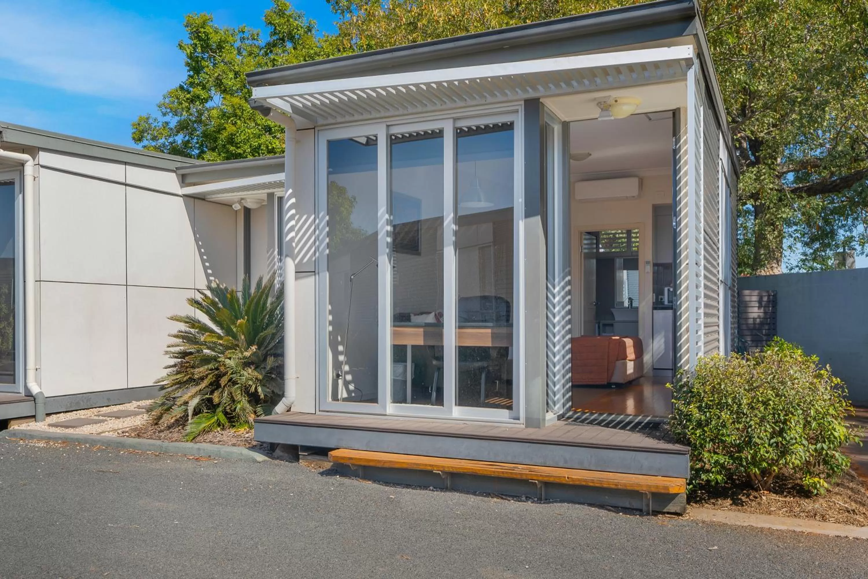 Photo of the whole room in Smart Stayzzz Inns