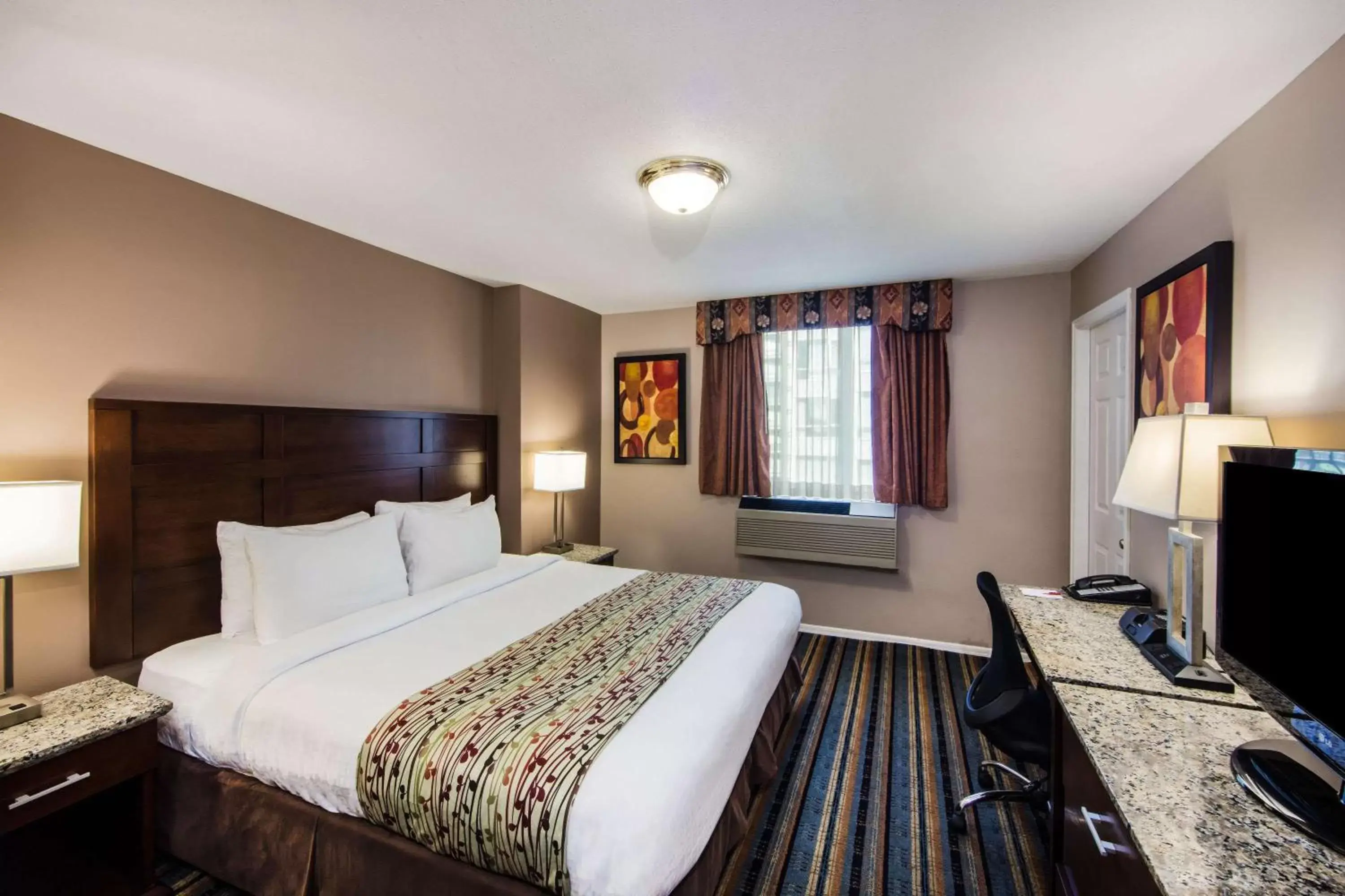 Photo of the whole room, Bed in Quality Inn & Suites