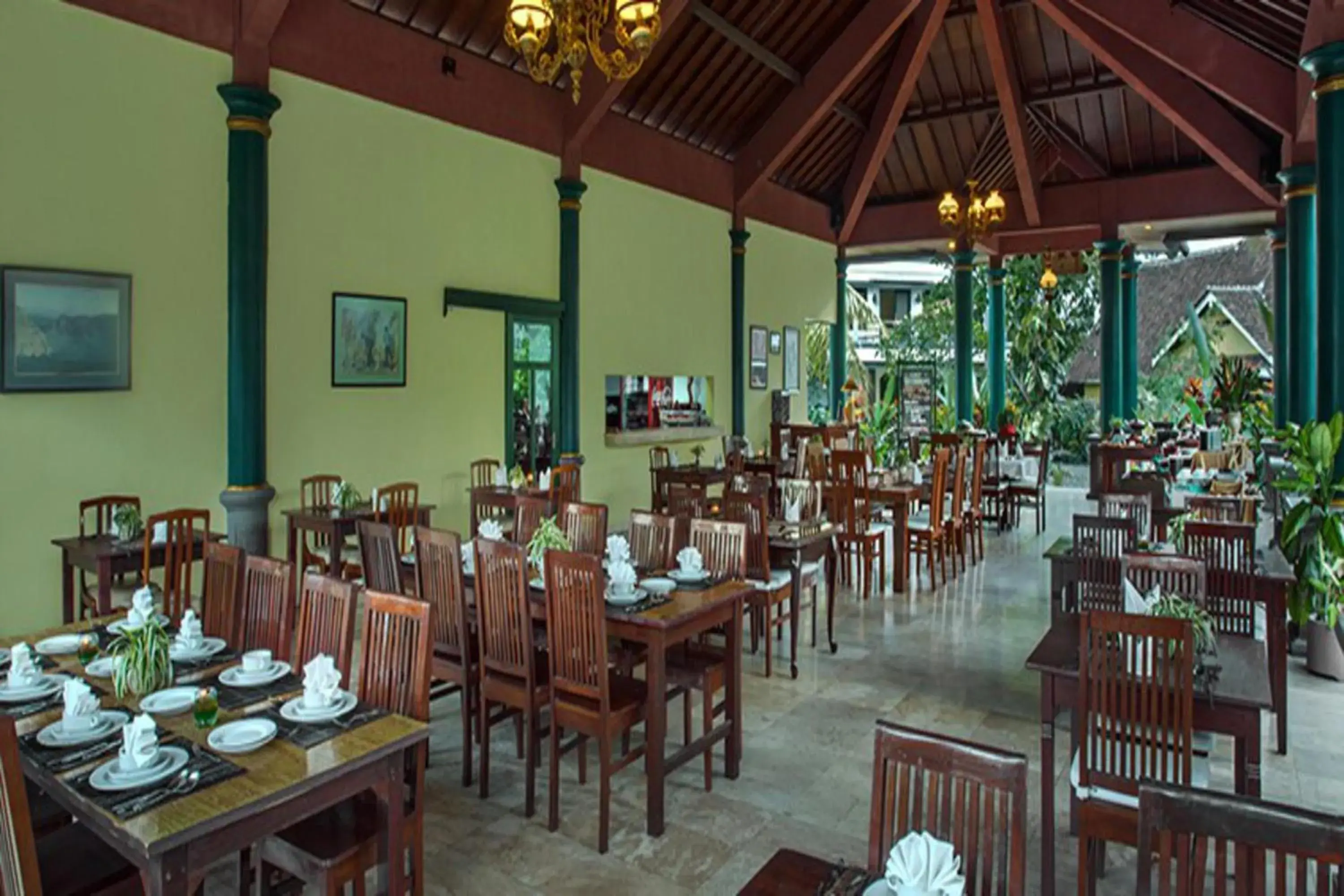 Restaurant/Places to Eat in Margo Utomo Eco Resort by Tripletree