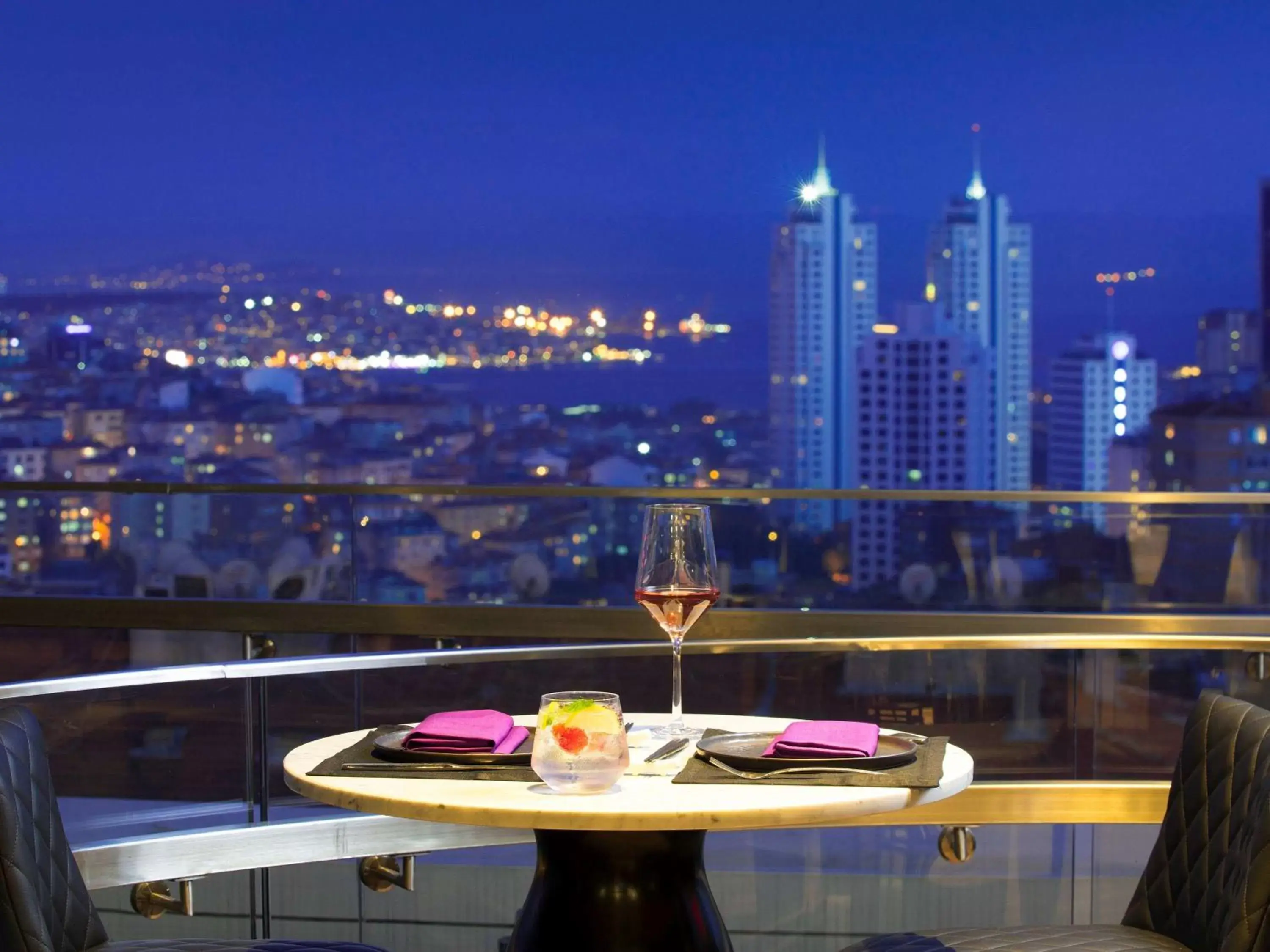 Restaurant/places to eat in Fairmont Quasar Istanbul Hotel