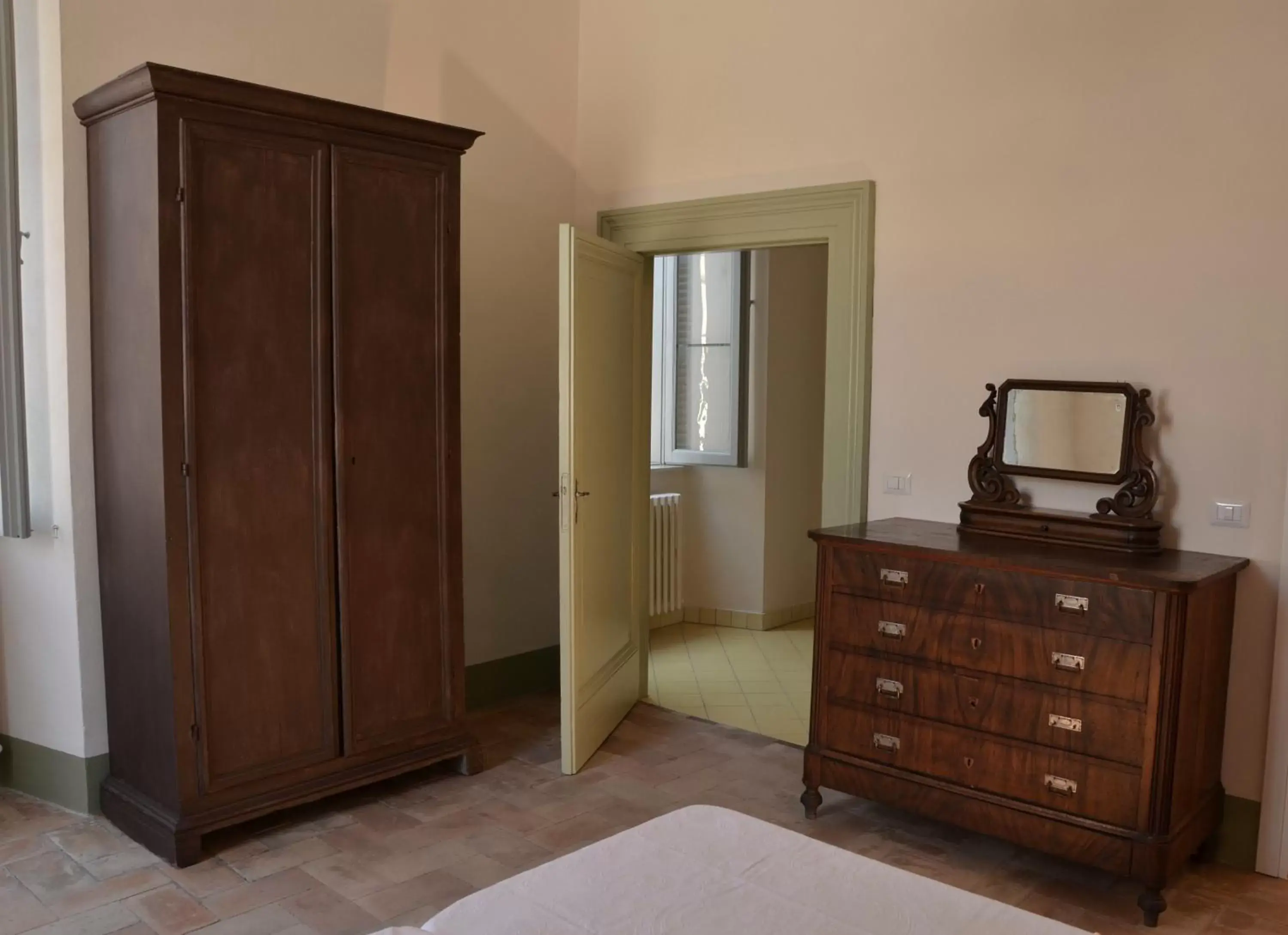 Photo of the whole room, TV/Entertainment Center in B&B Antica Biblioteca