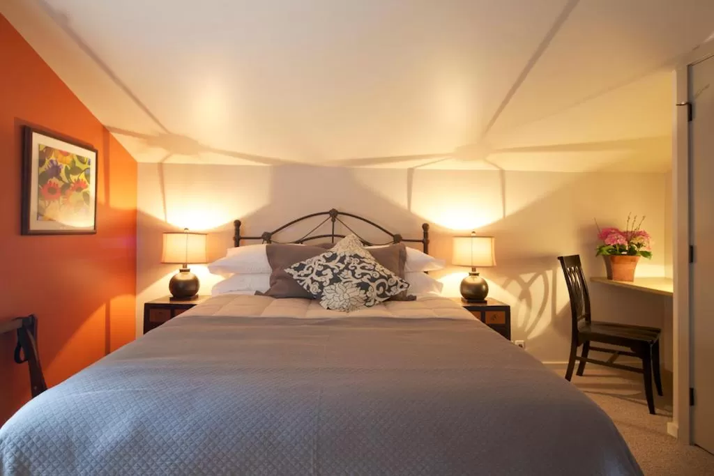 Bed in Hedgerow House