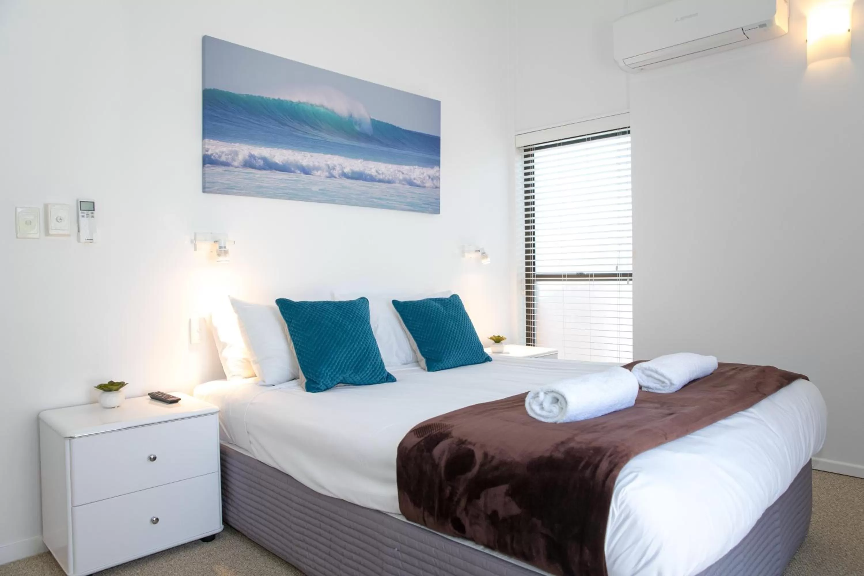 Bed in Glen Eden Beach Resort