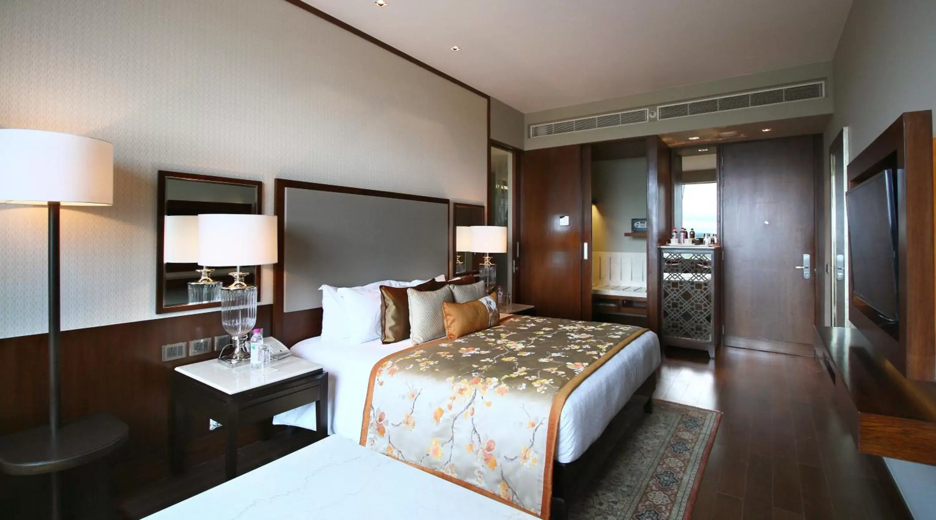 Photo of the whole room, Bed in Taj Bangalore