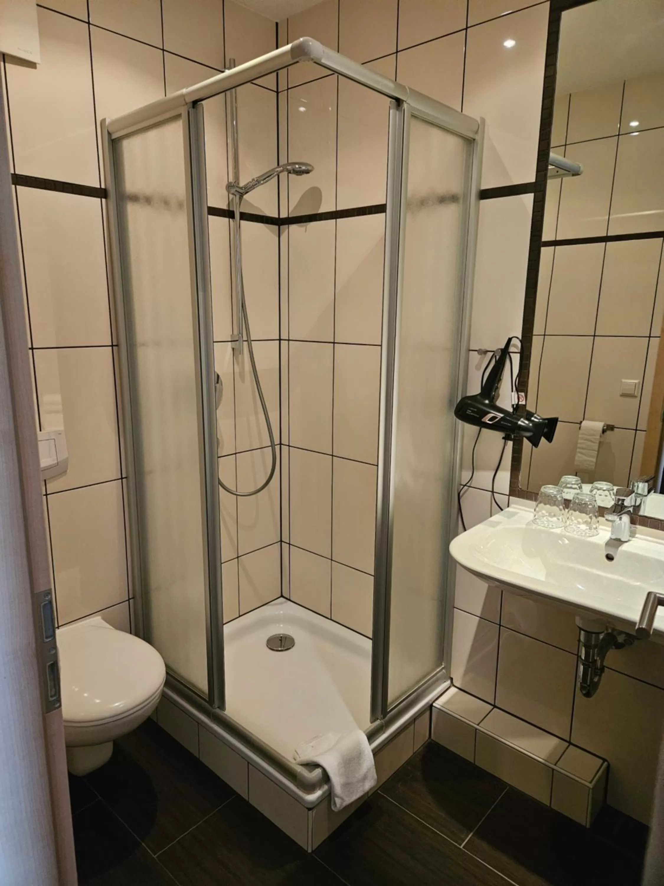 Bathroom in Hafen 17 Hotel Küche Bar