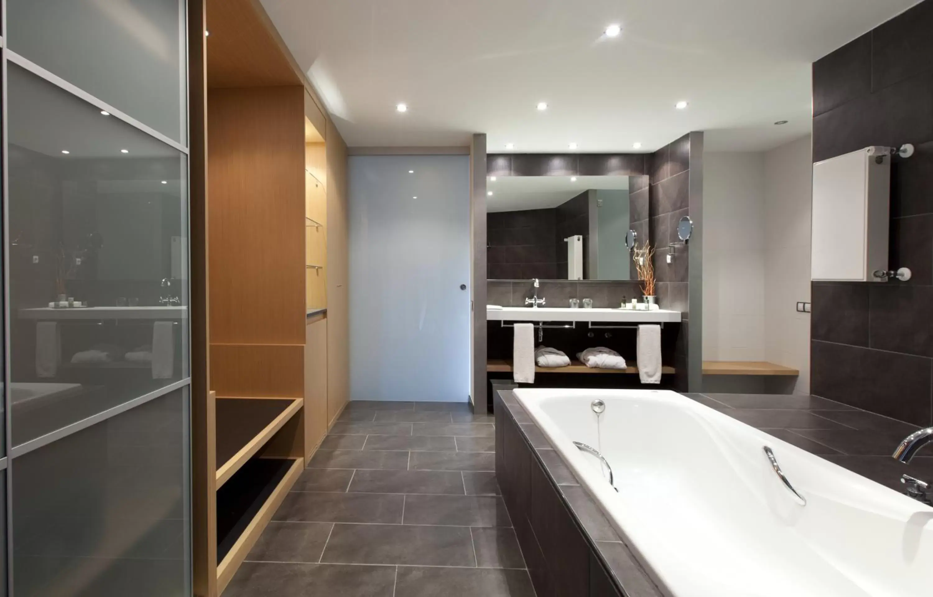 Bathroom in Hotel Món Sant Benet