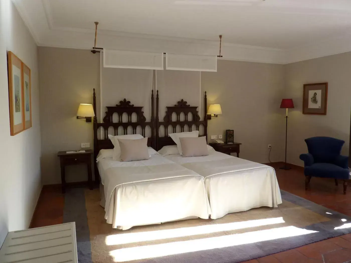 Photo of the whole room, Bed in Parador de Cuenca