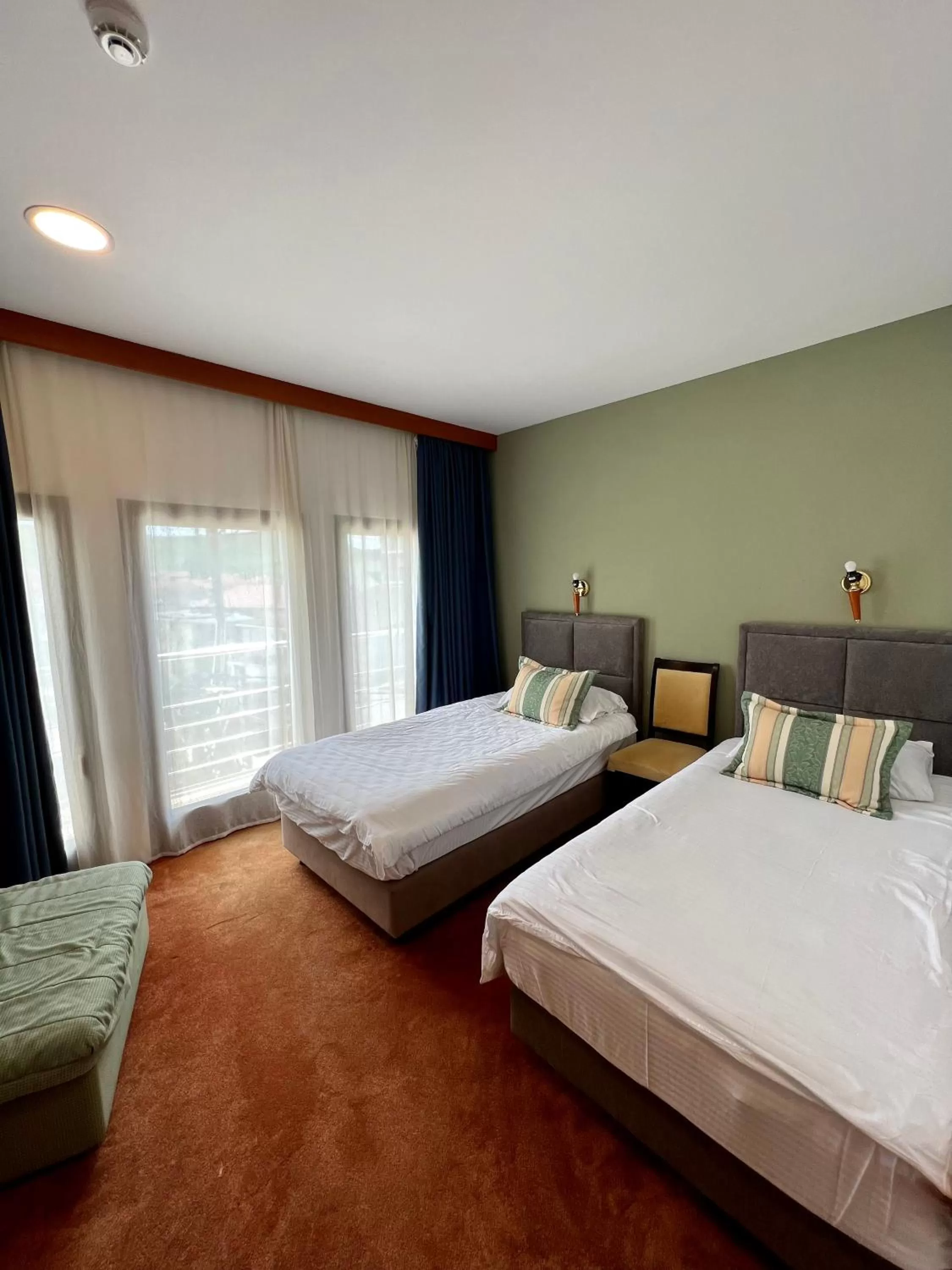 Bedroom, Bed in Hotel Millennium