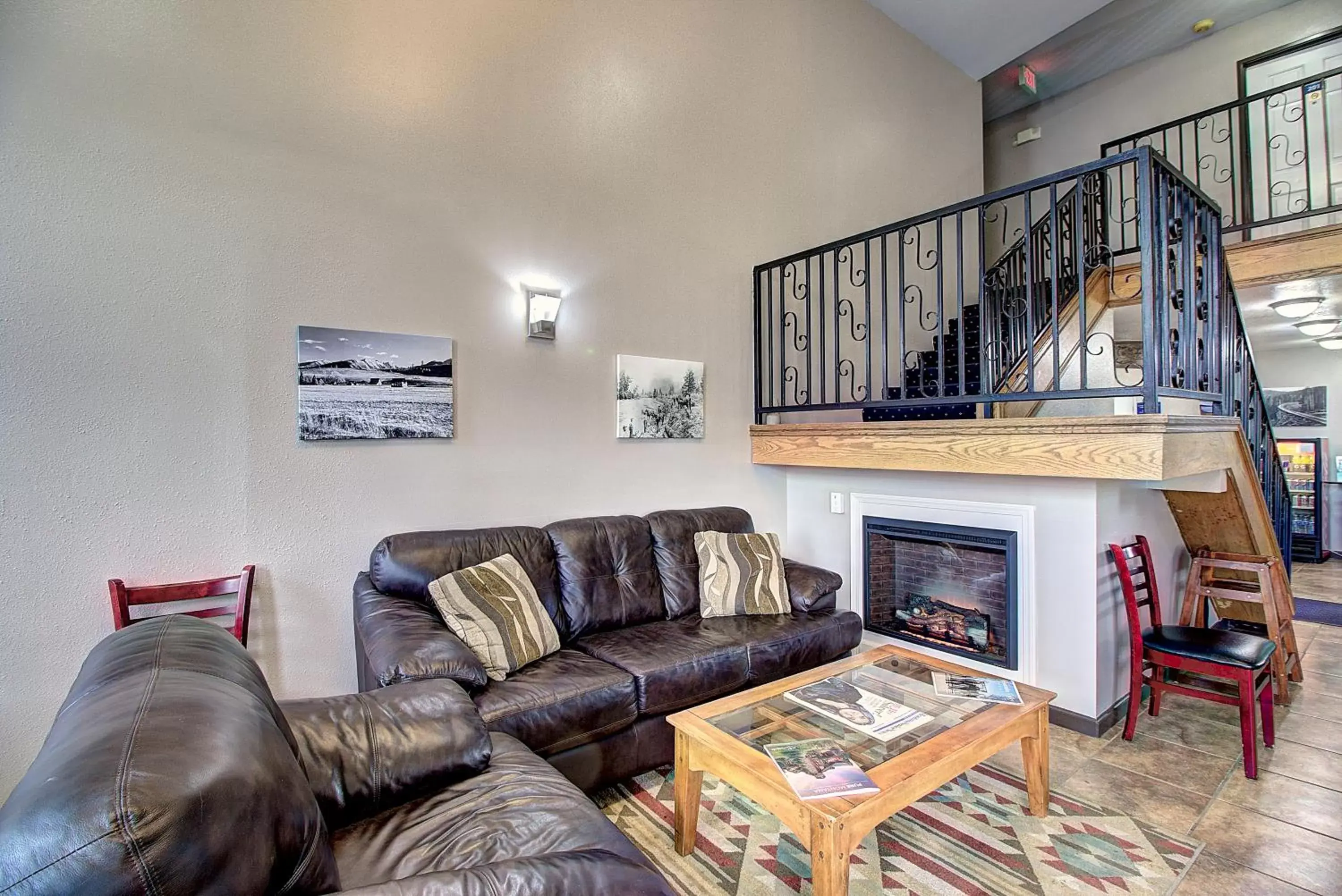 Lobby or reception in Days Inn & Suites by Wyndham Lolo Lobby or reception in Days Inn & Suites by Wyndham Lolo