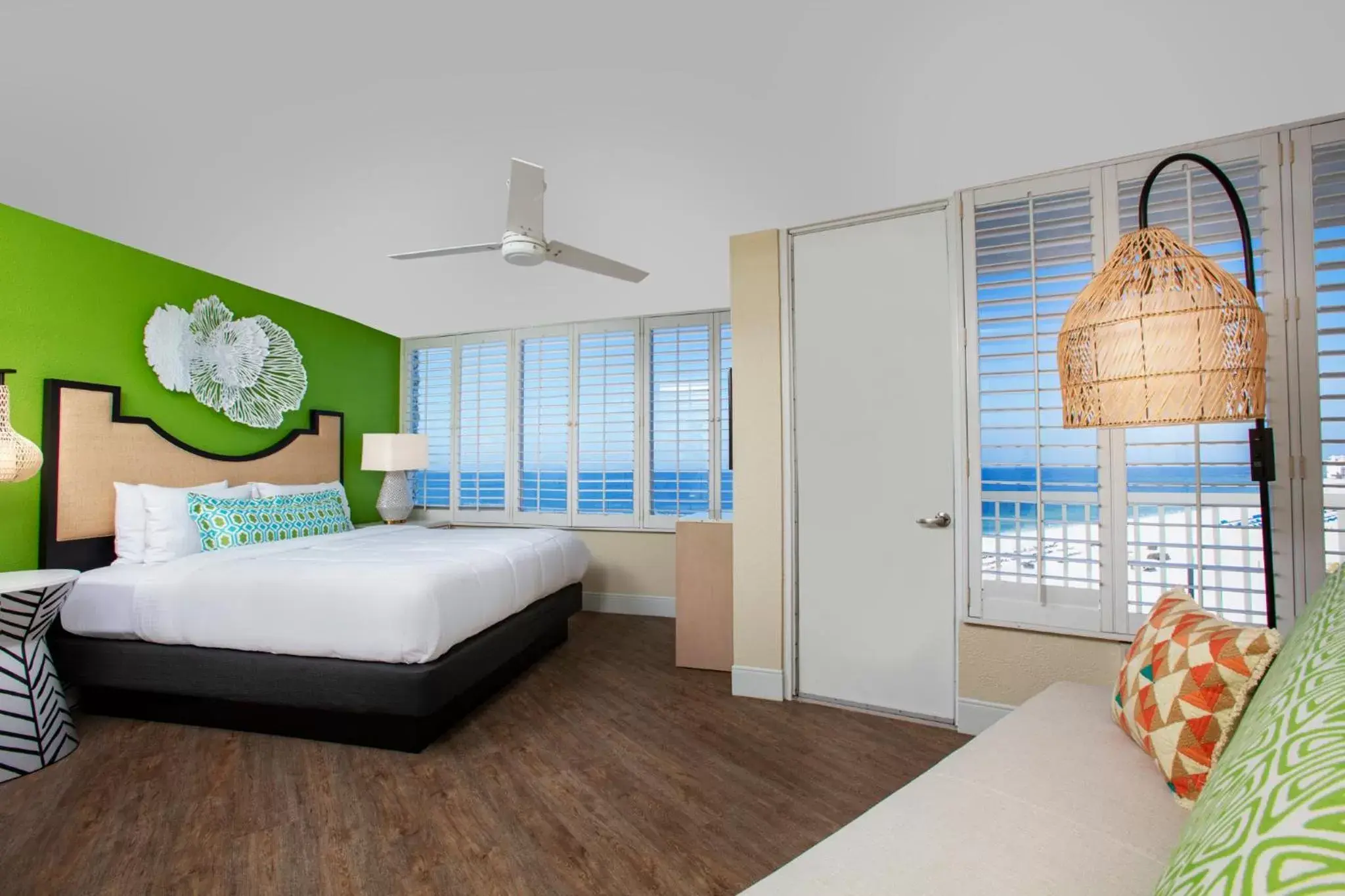 Bedroom, Bed in Bellwether Beach Resort