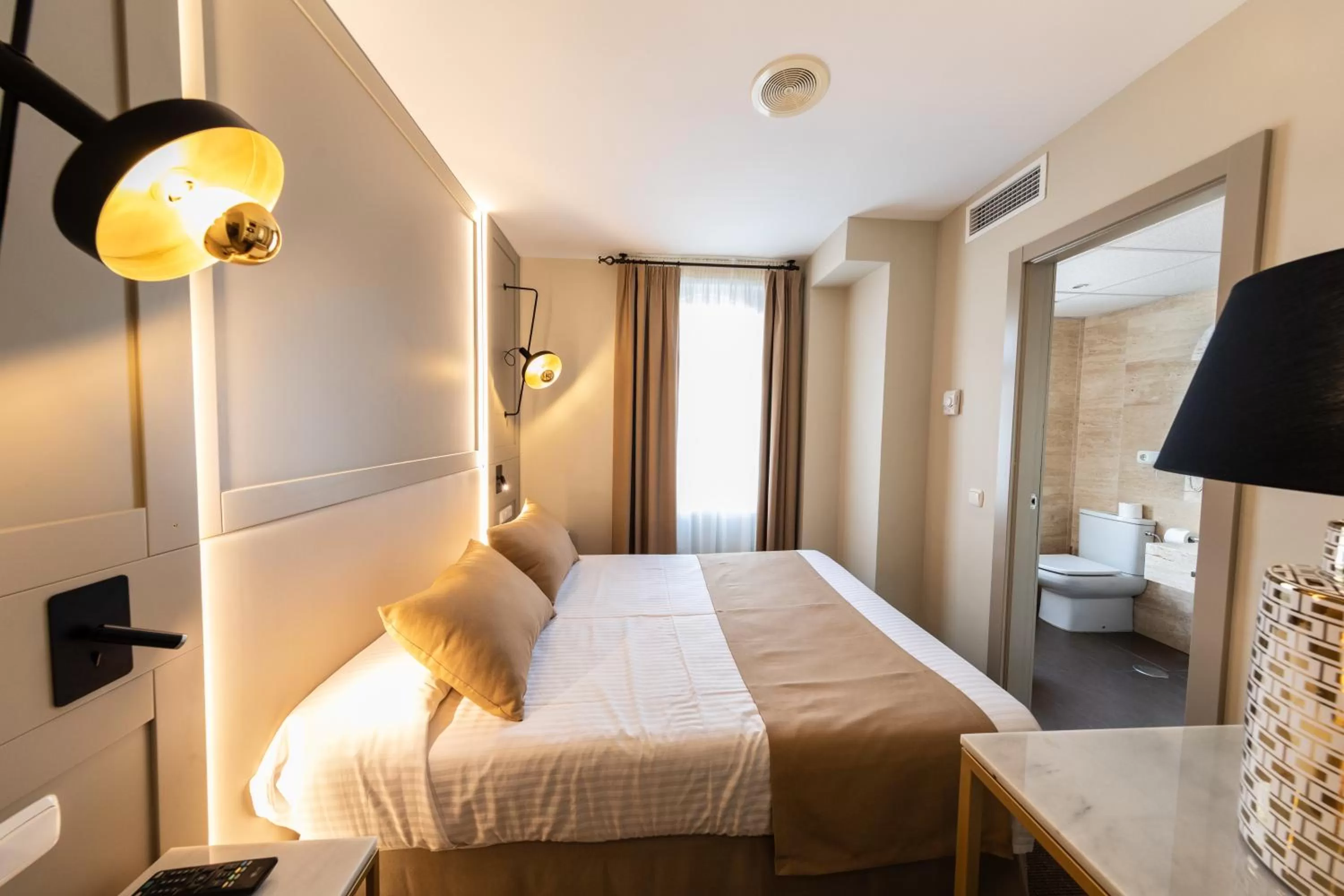 Photo of the whole room, Bed in Hotel Casablanca