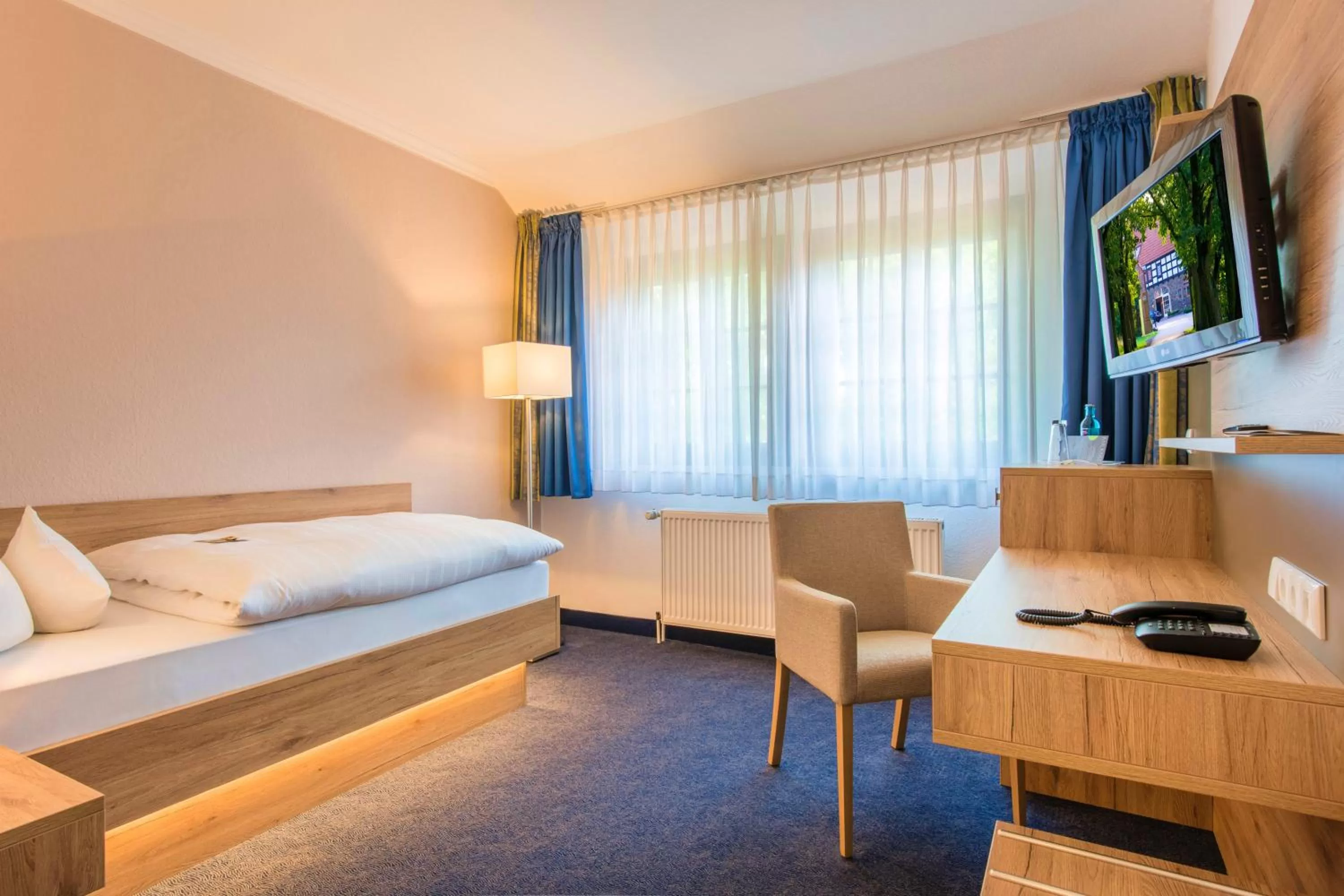 TV and multimedia, Bed in IDINGSHOF Hotel & Restaurant