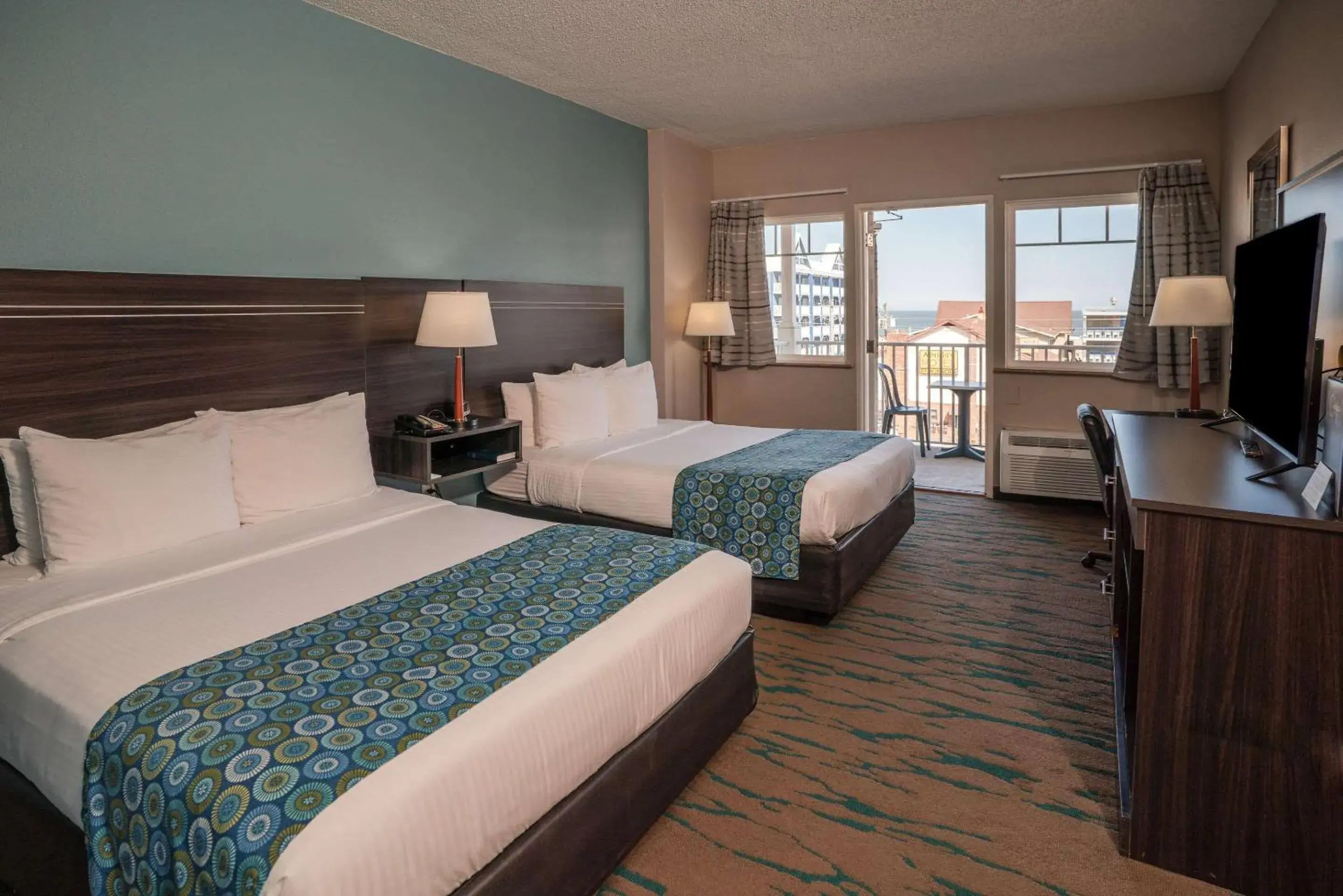 Bedroom, Bed in Gateway Hotel & Suites, an Ascend Hotel Collection Member