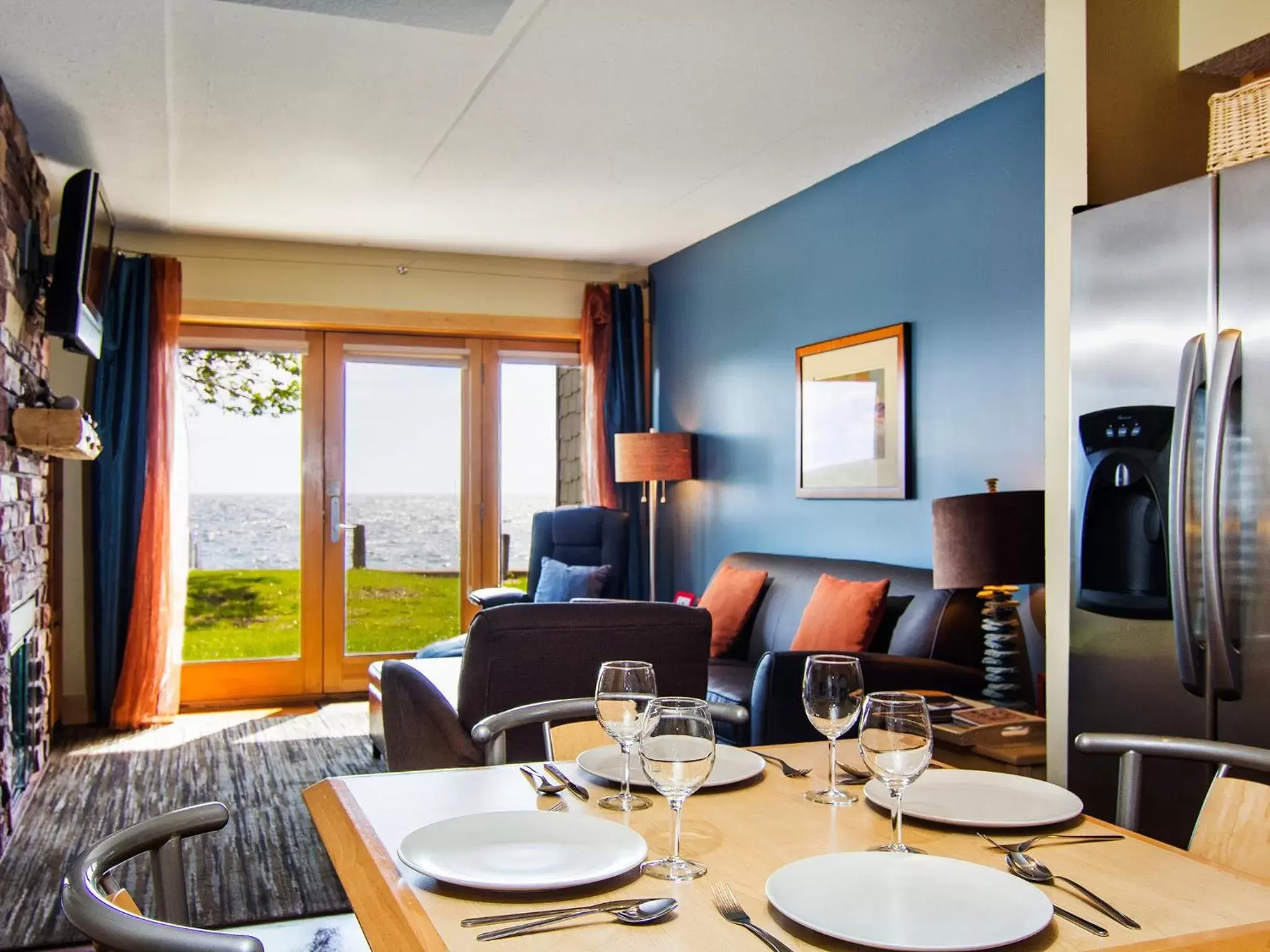 One-Bedroom Lakeside Suite in East Bay Suites One-Bedroom Lakeside Suite in East Bay Suites