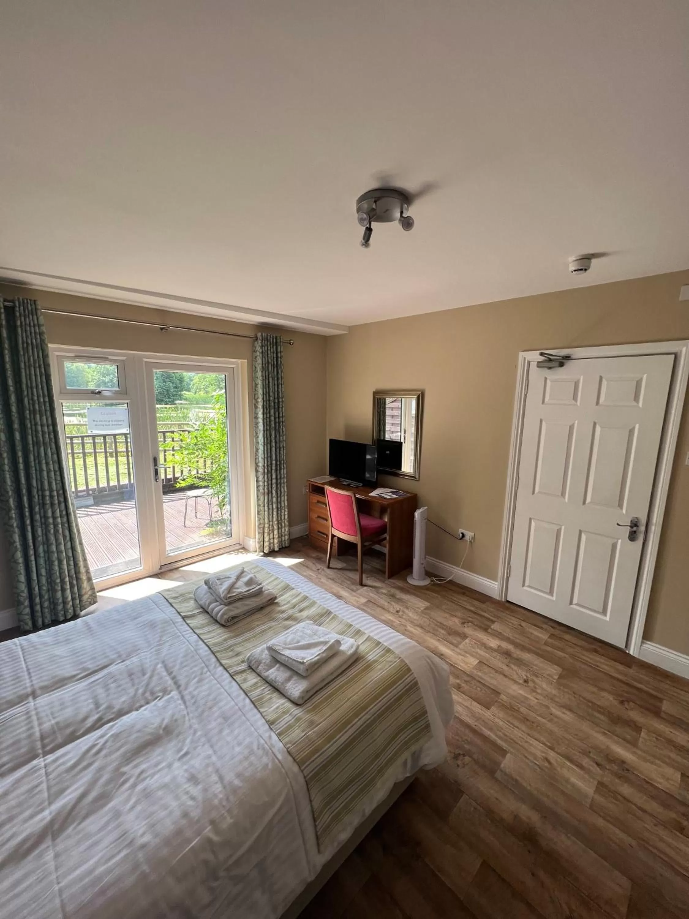 Photo of the whole room in Cadmore Lodge Bed & Breakfast