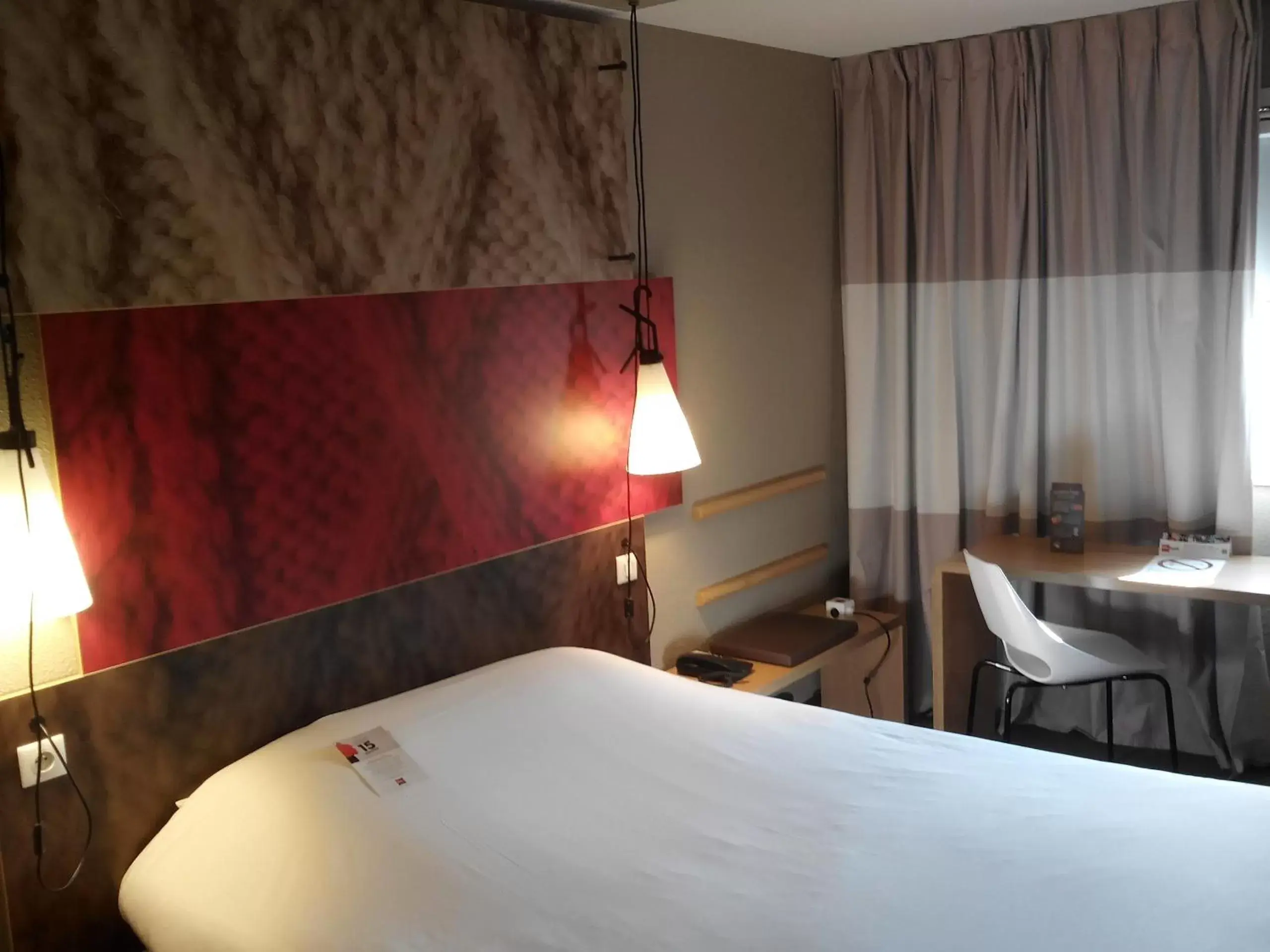 Photo of the whole room, Bed in Ibis Aéroport Bâle Mulhouse