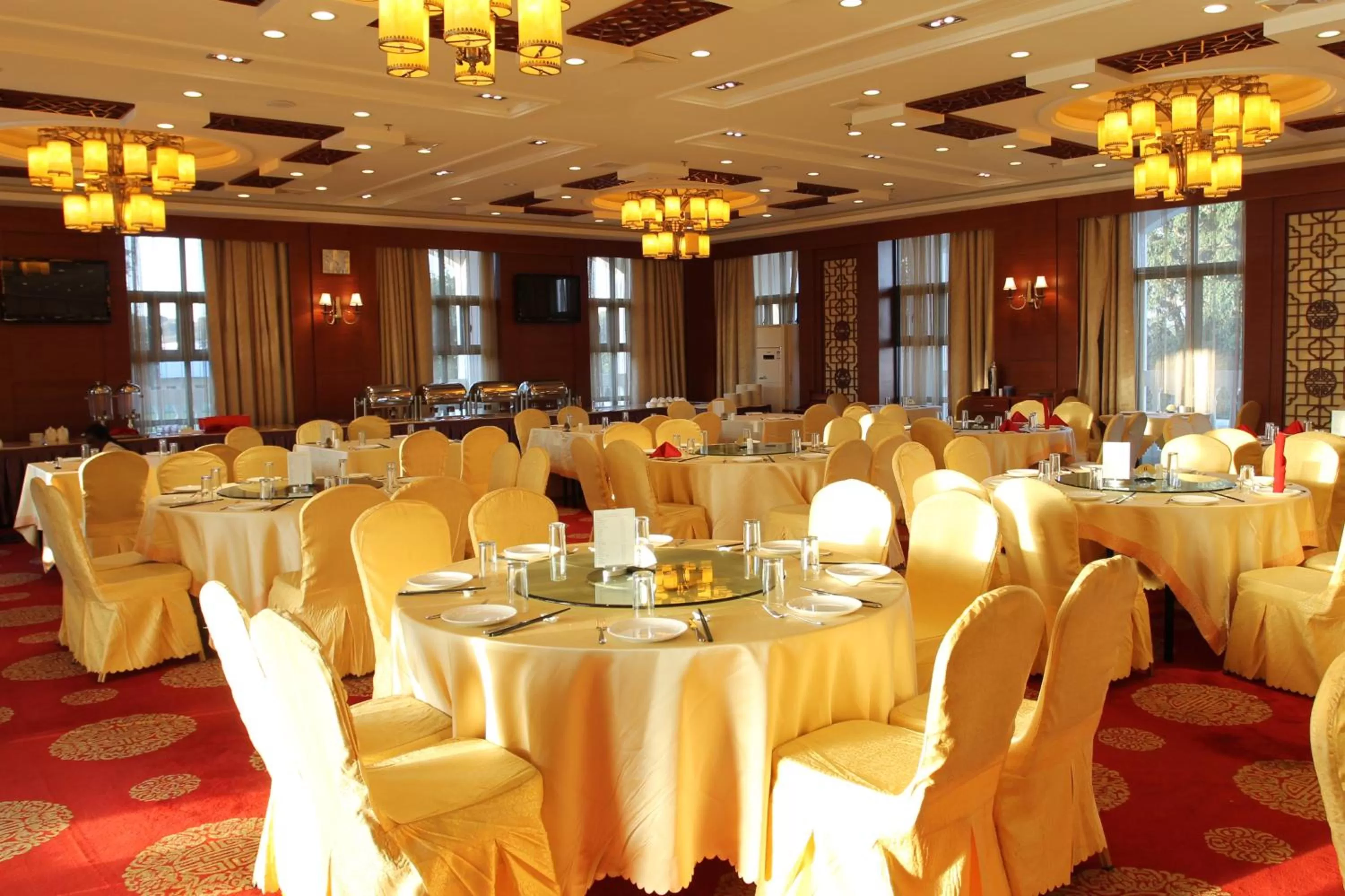 Dinner in Sogecoa Golden Peacock