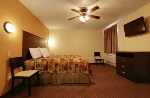 Photo of the whole room, Bed in Guest Inn San Benito/Harlingen