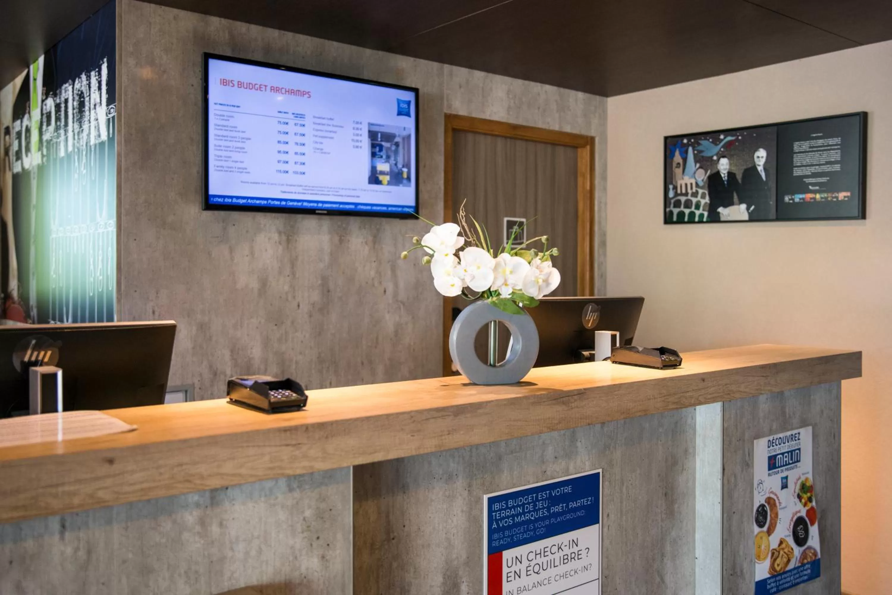 Lobby or reception in ibis budget Lyon Gerland