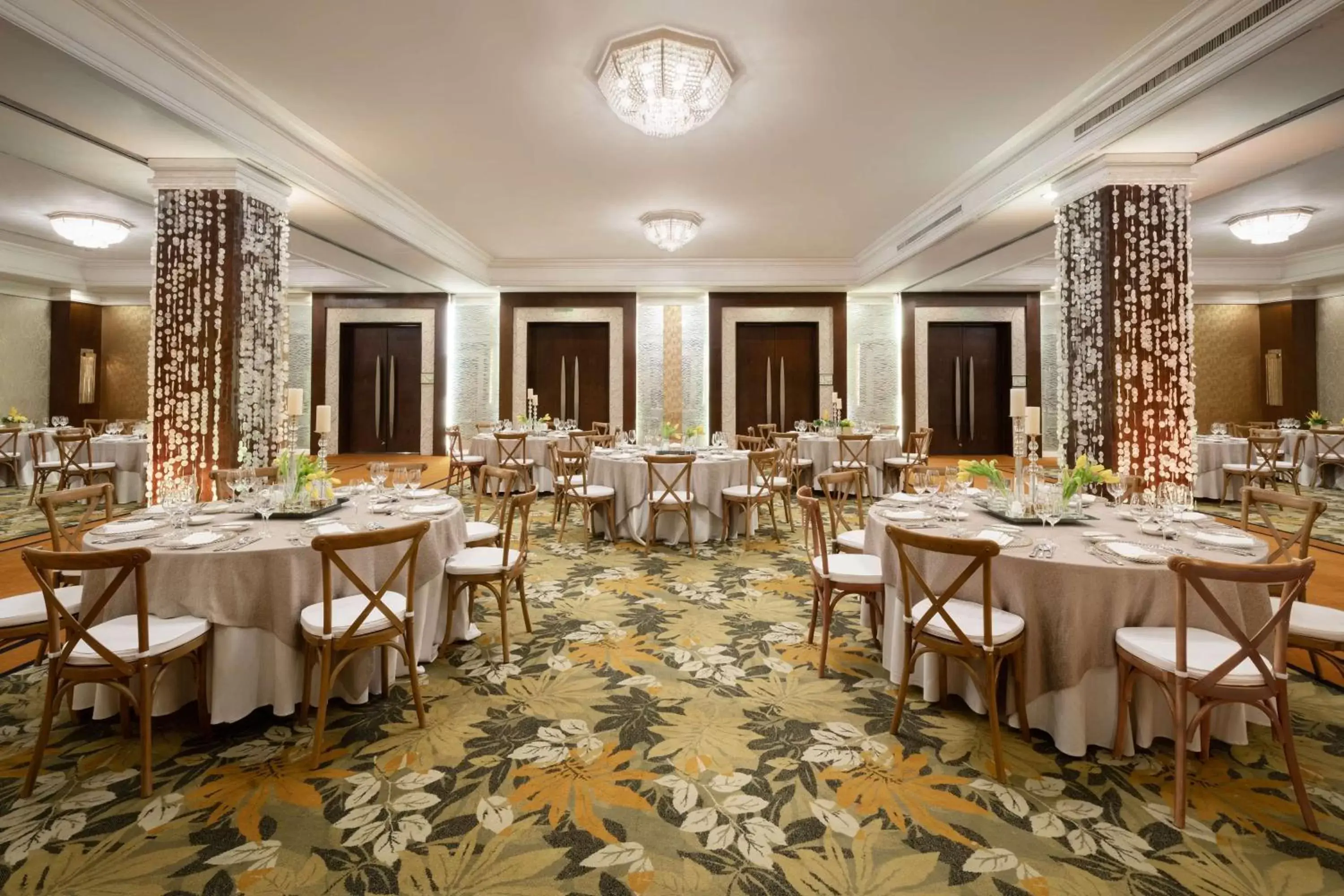 Banquet/Function facilities, Restaurant/Places to Eat in Edsa Shangri-La, Manila