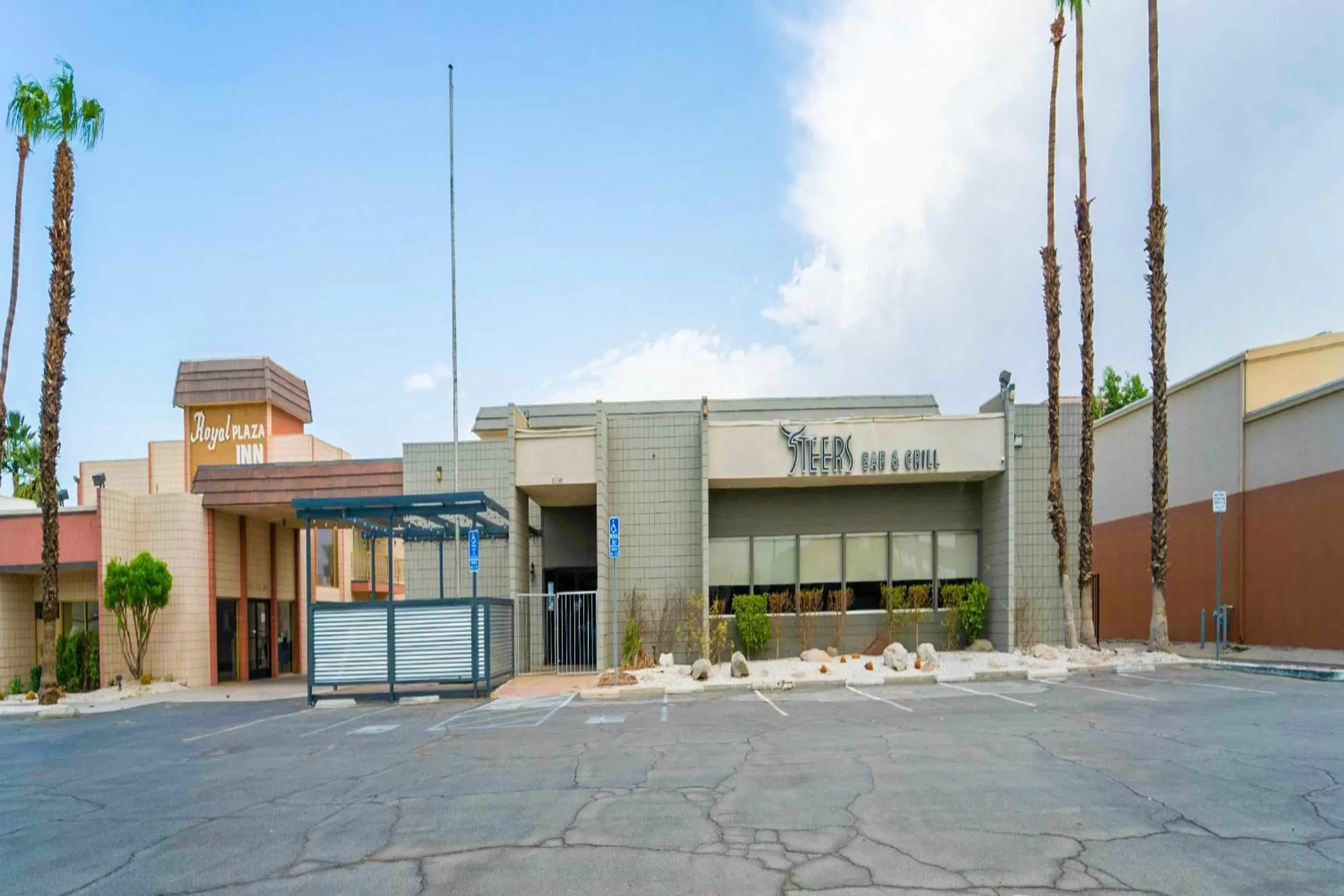 Property building in Royal Plaza Inn Property building in Royal Plaza Inn