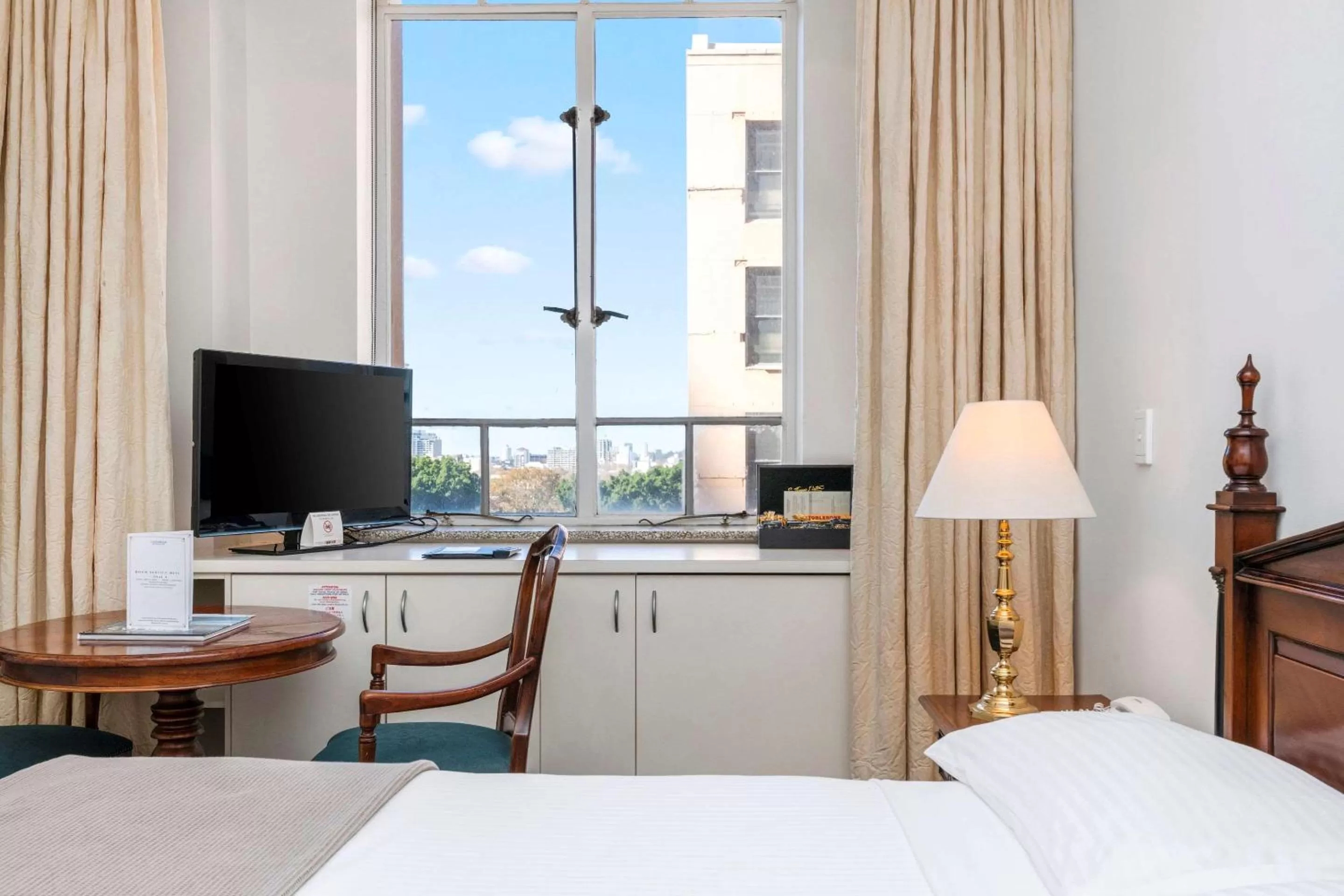 Photo of the whole room, Bed in Castlereagh Boutique Hotel, an Ascend Collection Hotel