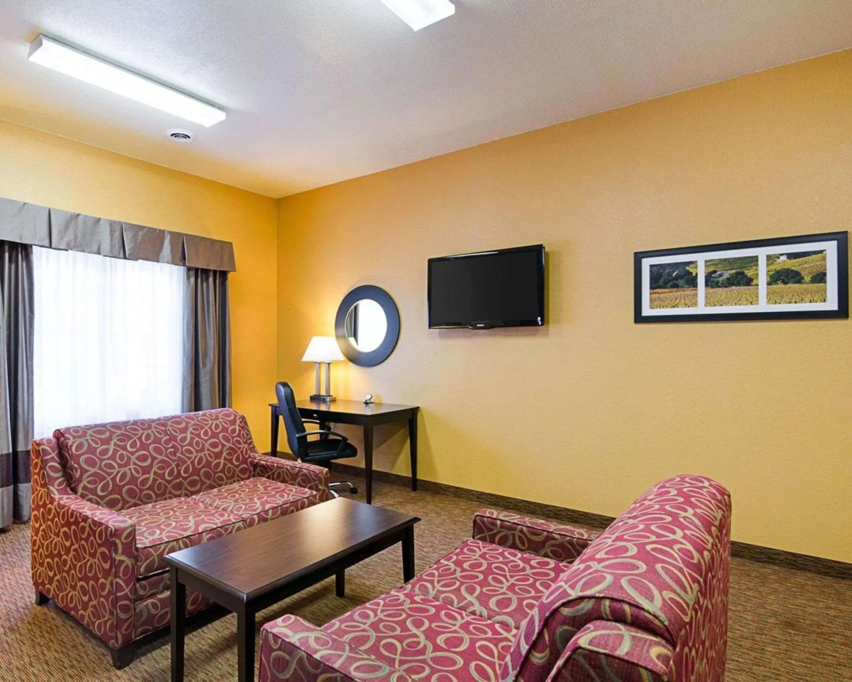 Bedroom, Seating Area in Comfort Inn & Suites Orange