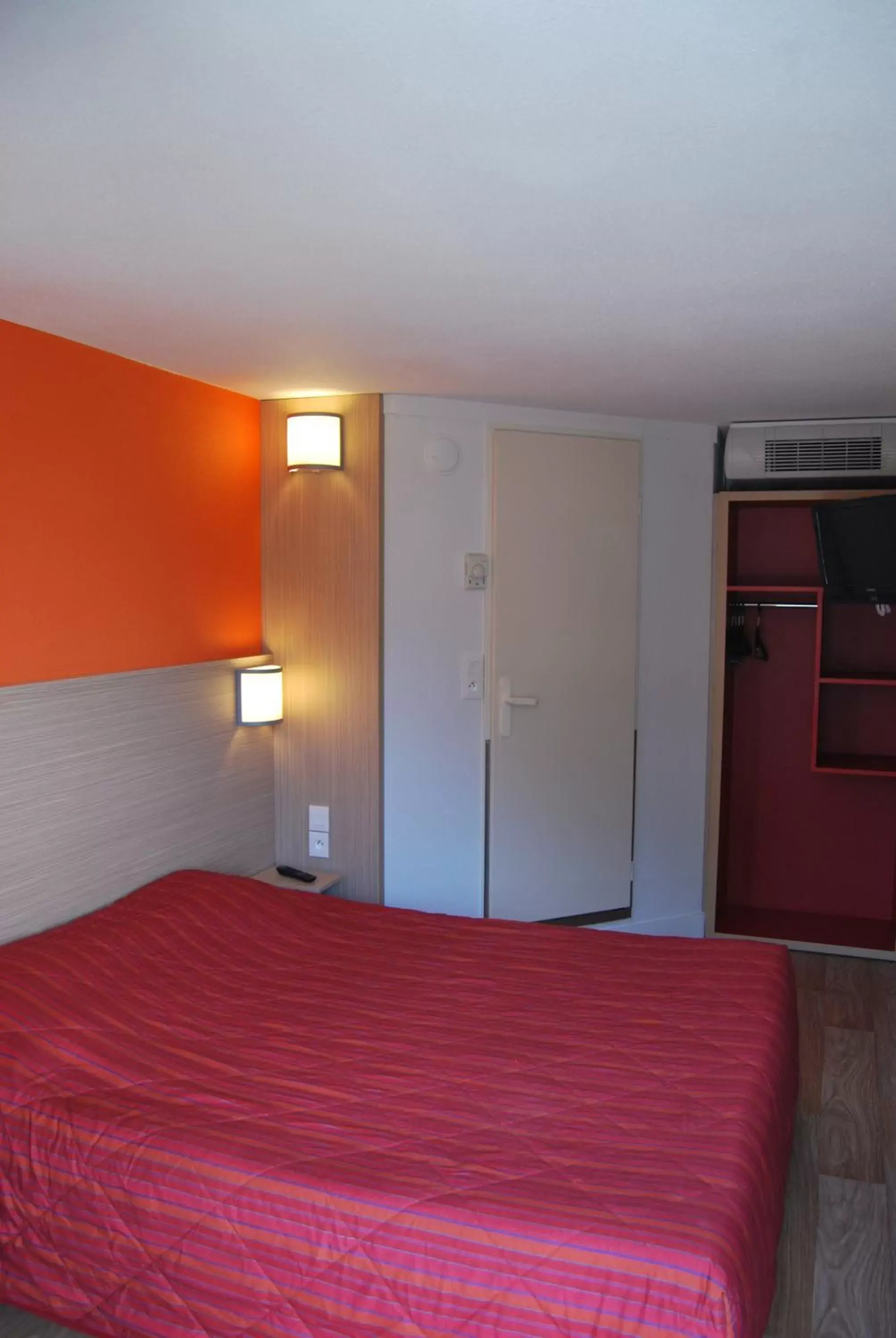 Bed, Room Photo in Premiere Classe Vannes