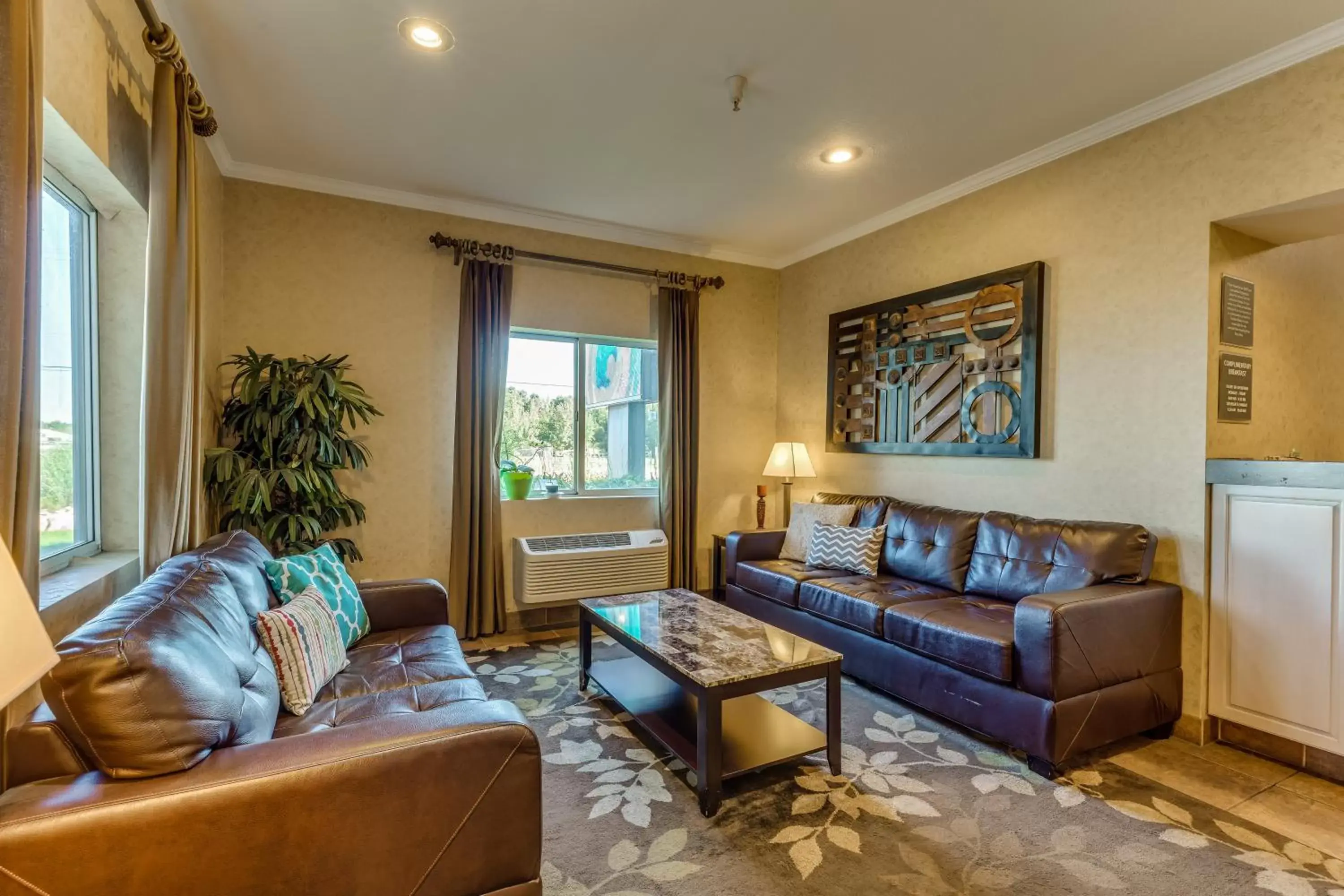 Lobby or reception, Seating Area in Best Western Lakewinds