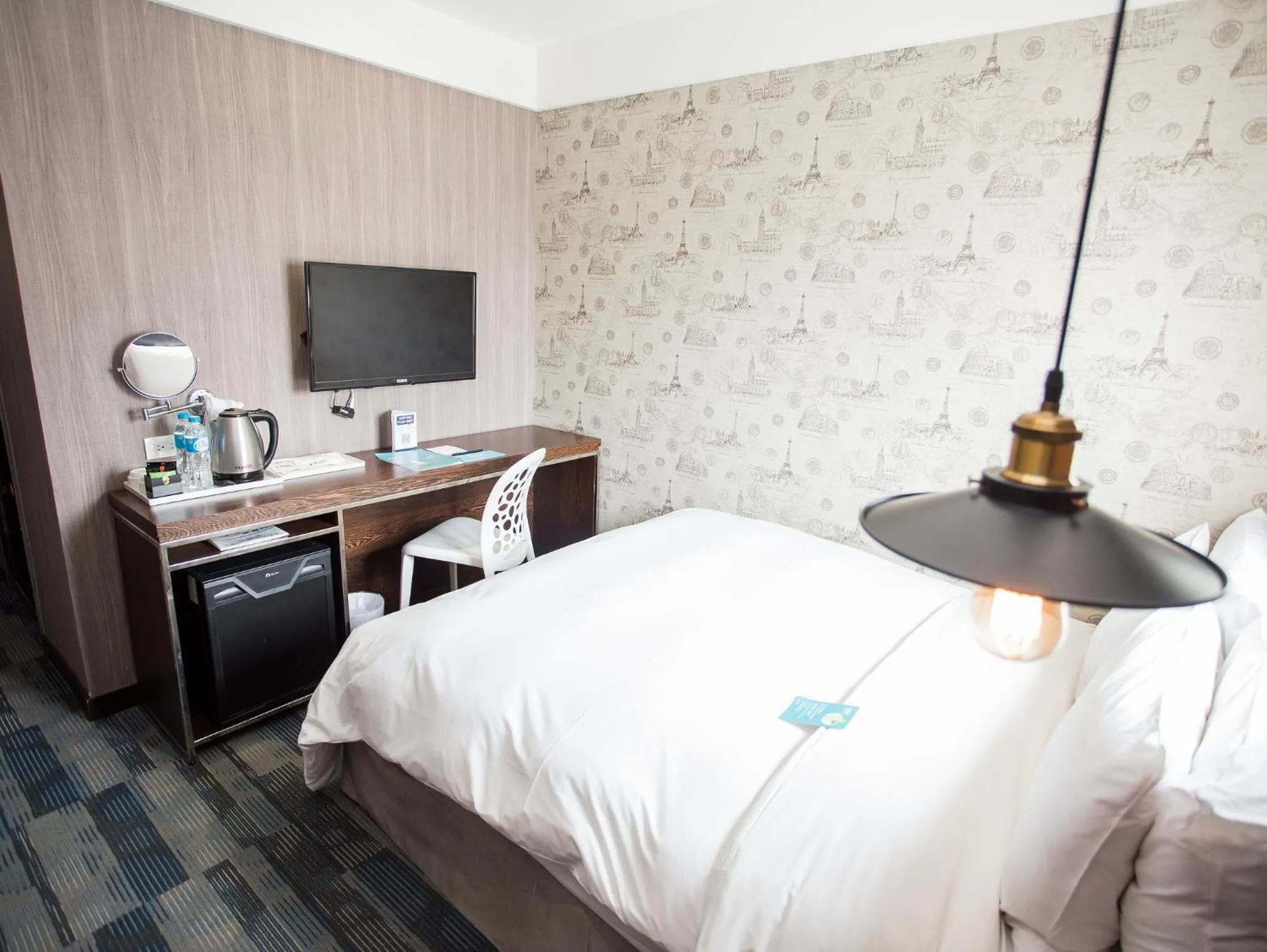 Photo of the whole room, Bed in Khan Hotel