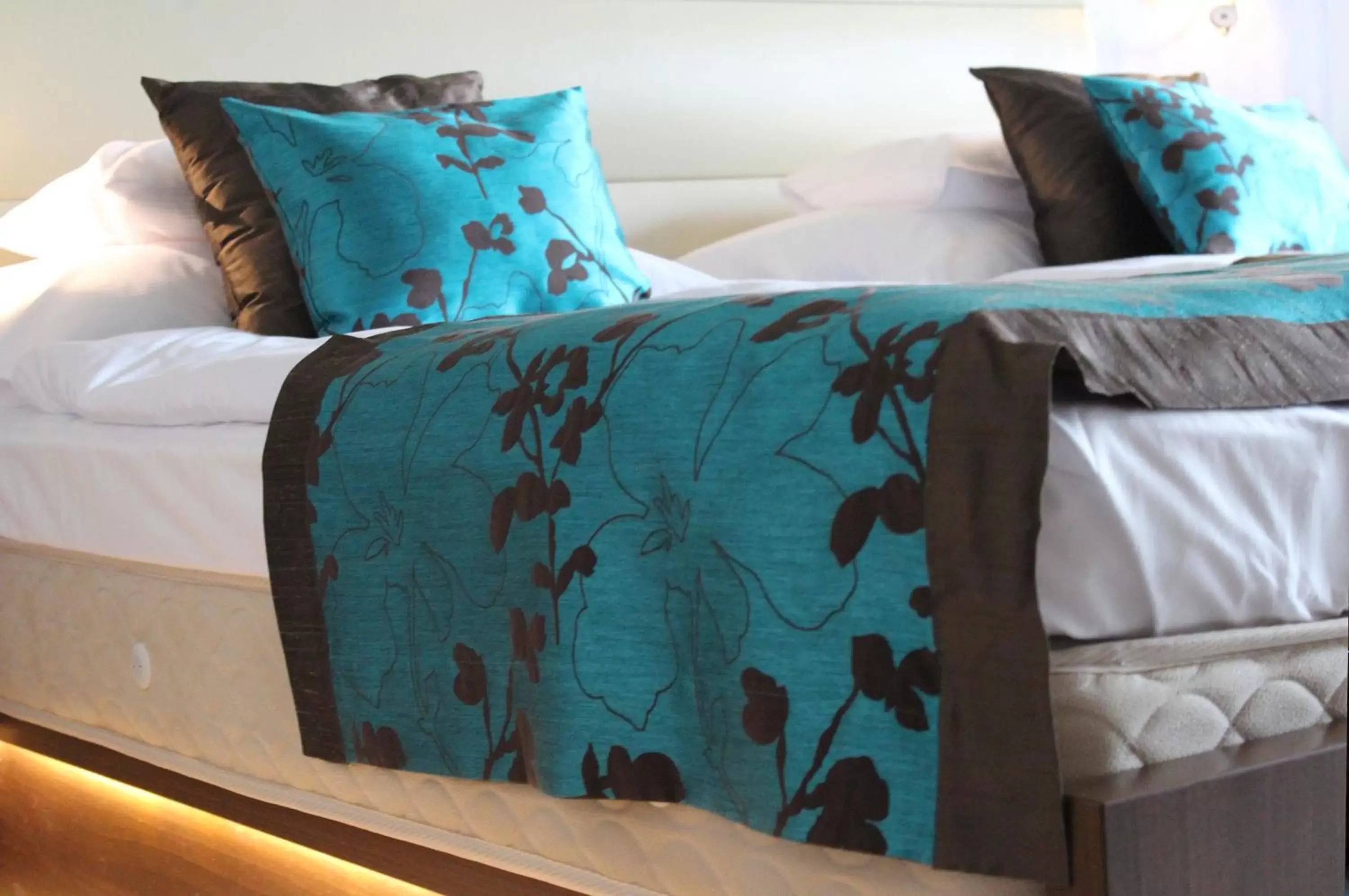 Deluxe Double Room with Side Lake View and Balcony in Hotel Wellamarin Deluxe Double Room with Side Lake View and Balcony in Hotel Wellamarin