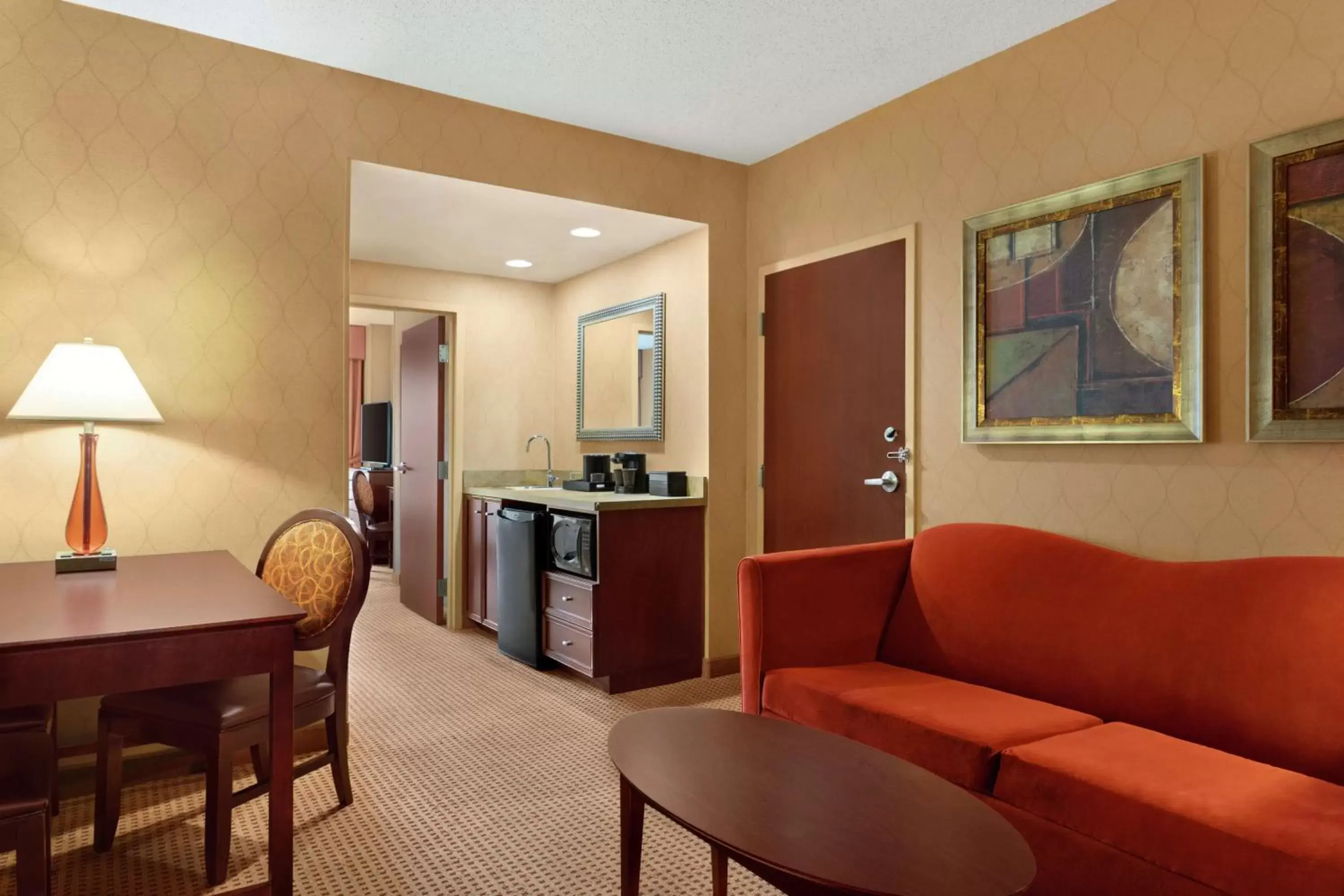 Living room, Seating Area in Embassy Suites Huntsville