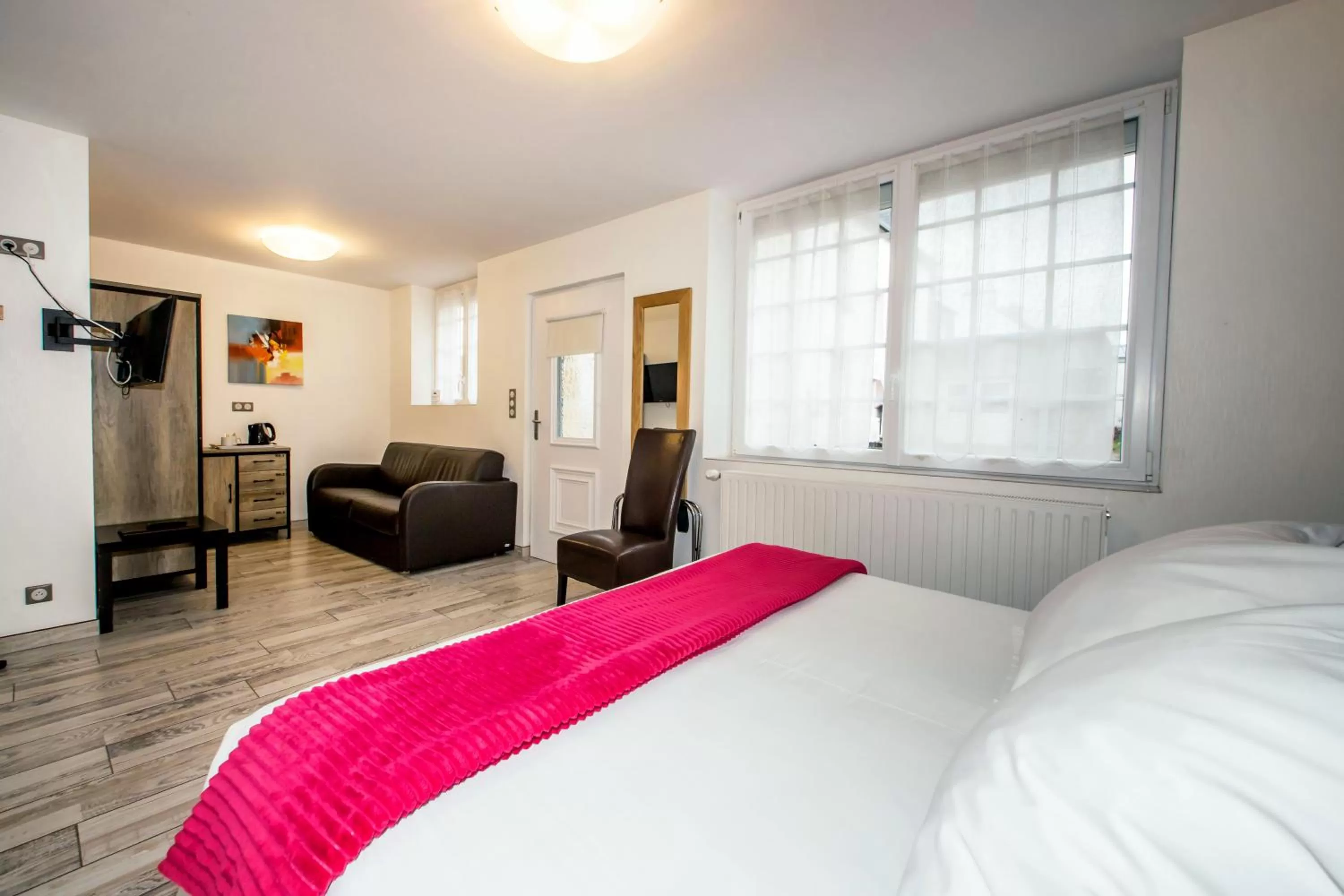 Bedroom, Bed in The Originals Boutique, Hôtel de La Baie de Morlaix