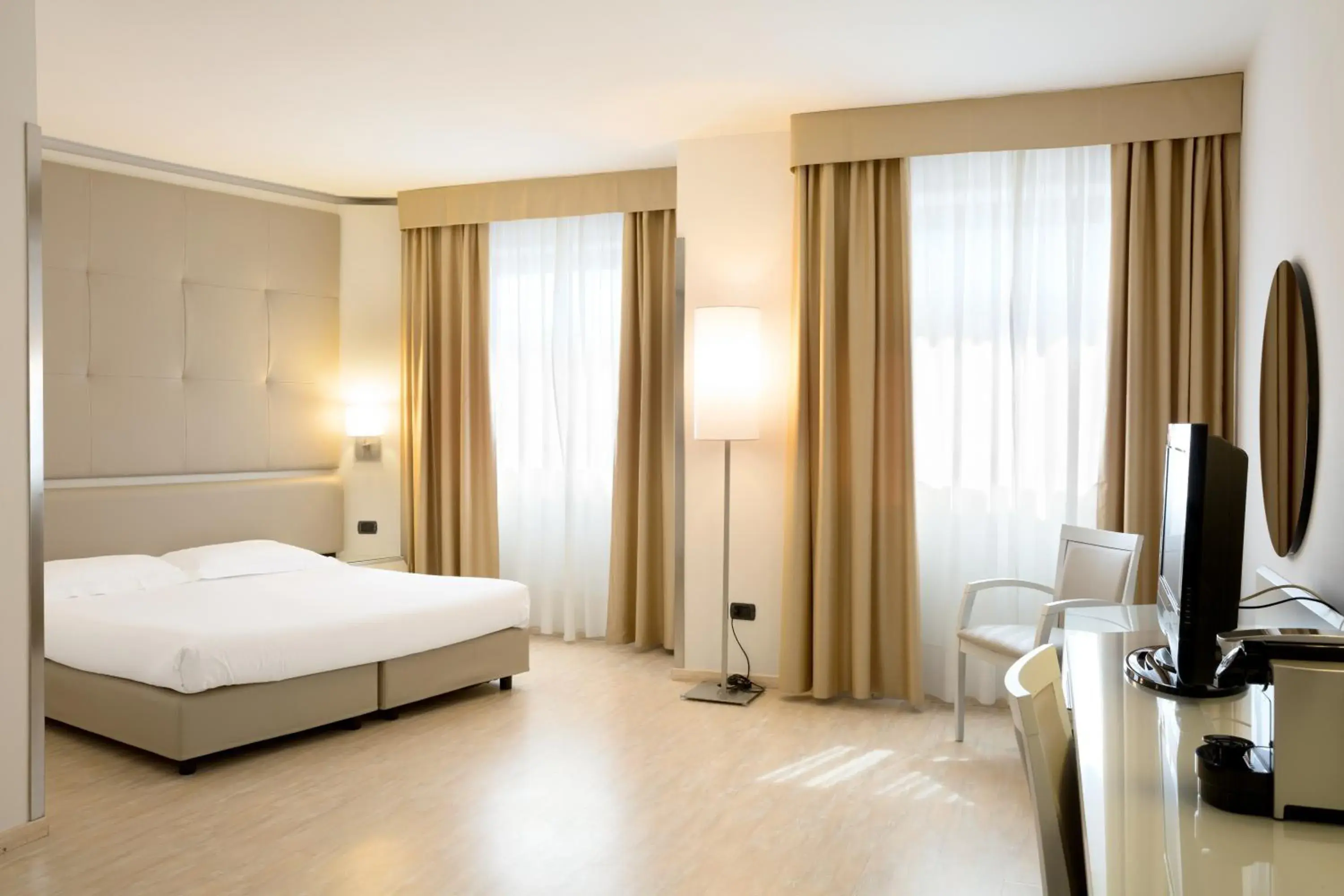 Bedroom, Bed in Mediterraneo Palace Hotel