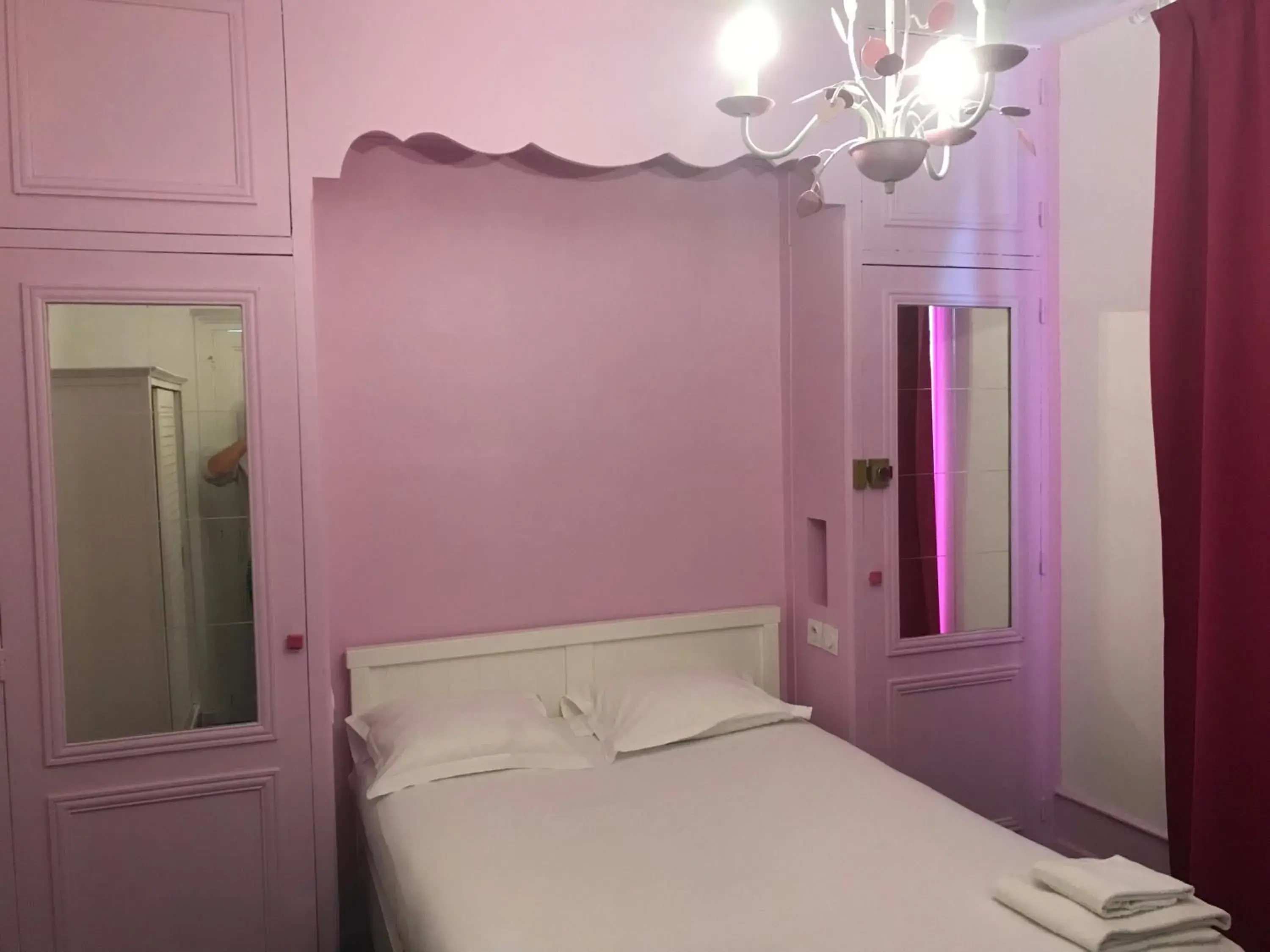 Bed in Hotel Couleurs Sud