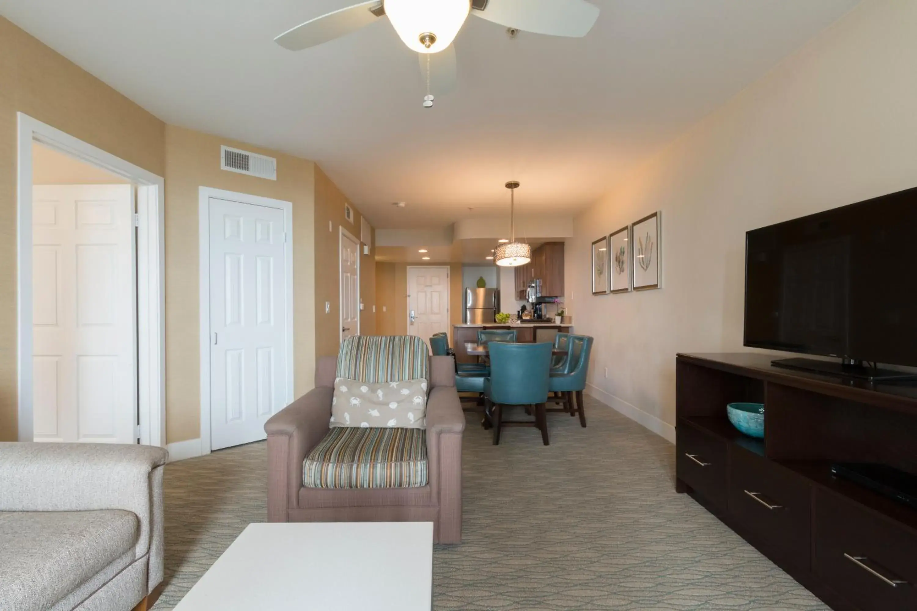 Living room, Seating Area in Carlsbad Seapointe Resort