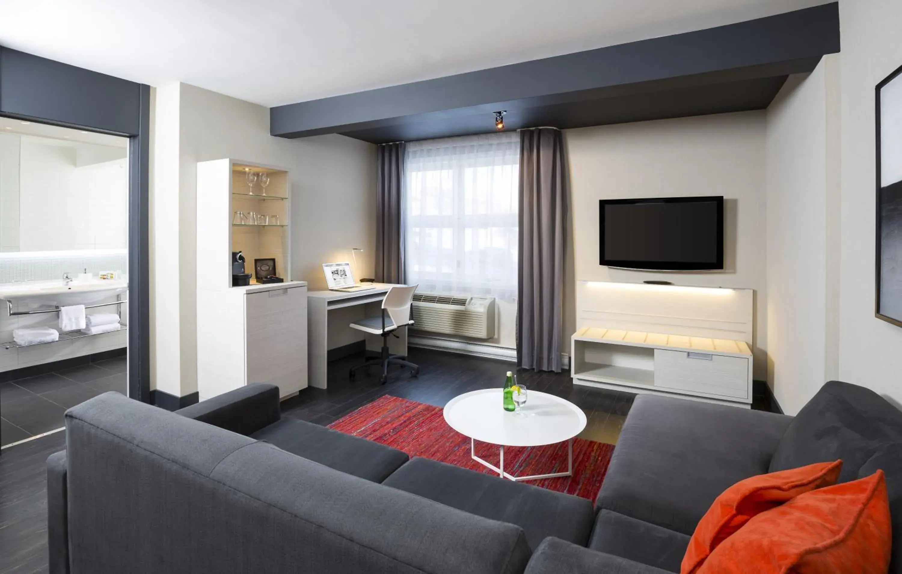 TV and multimedia, Seating Area in Hotel Sepia