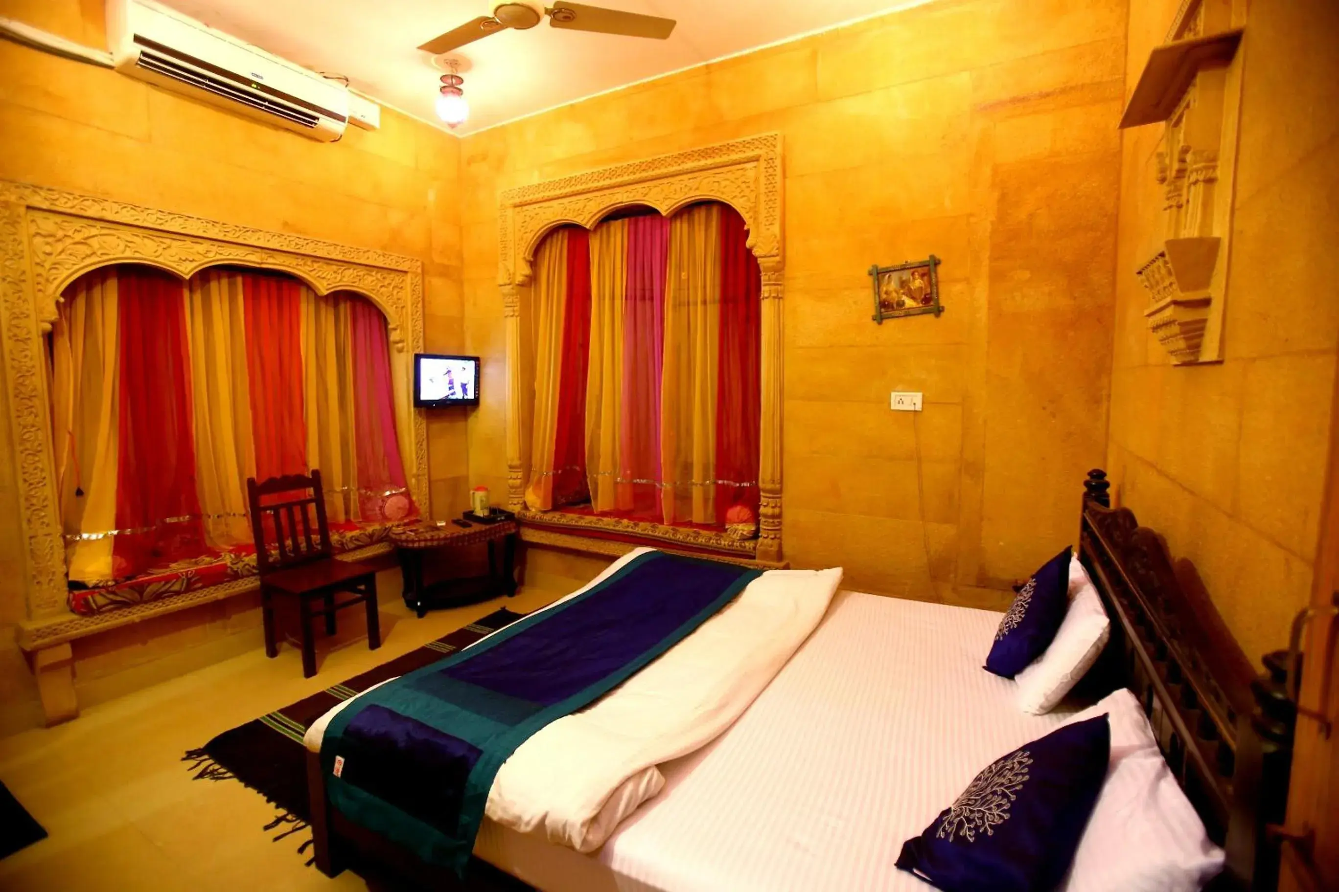 Bed in Hotel Royal Haveli