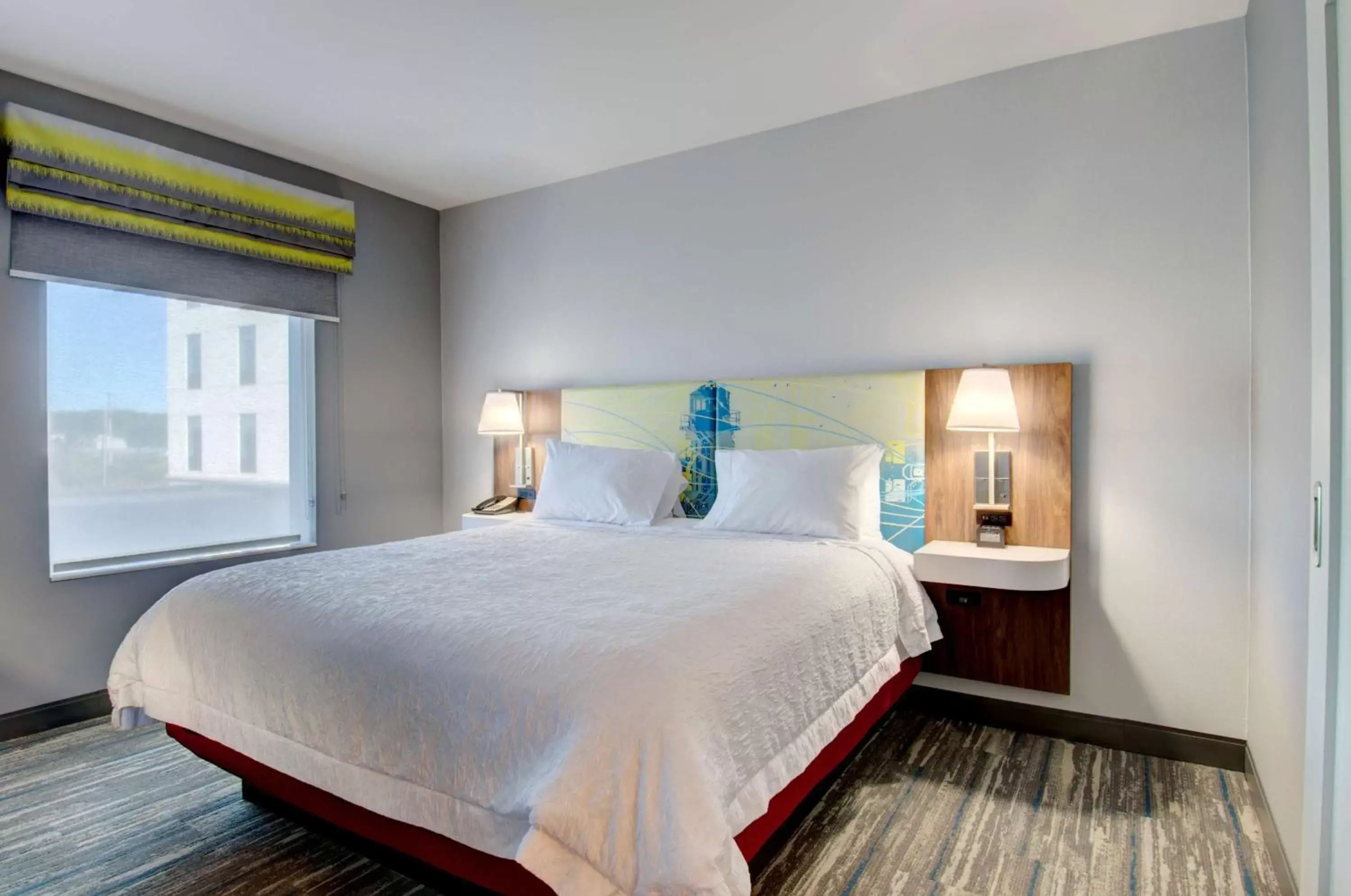 Bed in Hampton Inn & Suites Portland West
