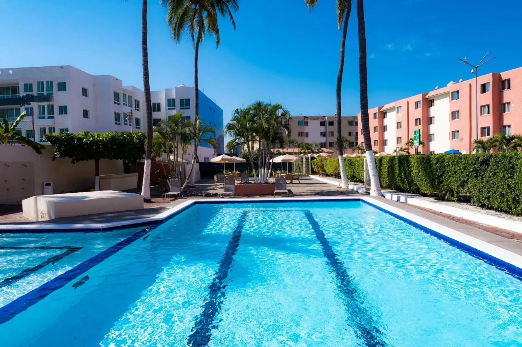 Swimming Pool in Suites Santa Barbara