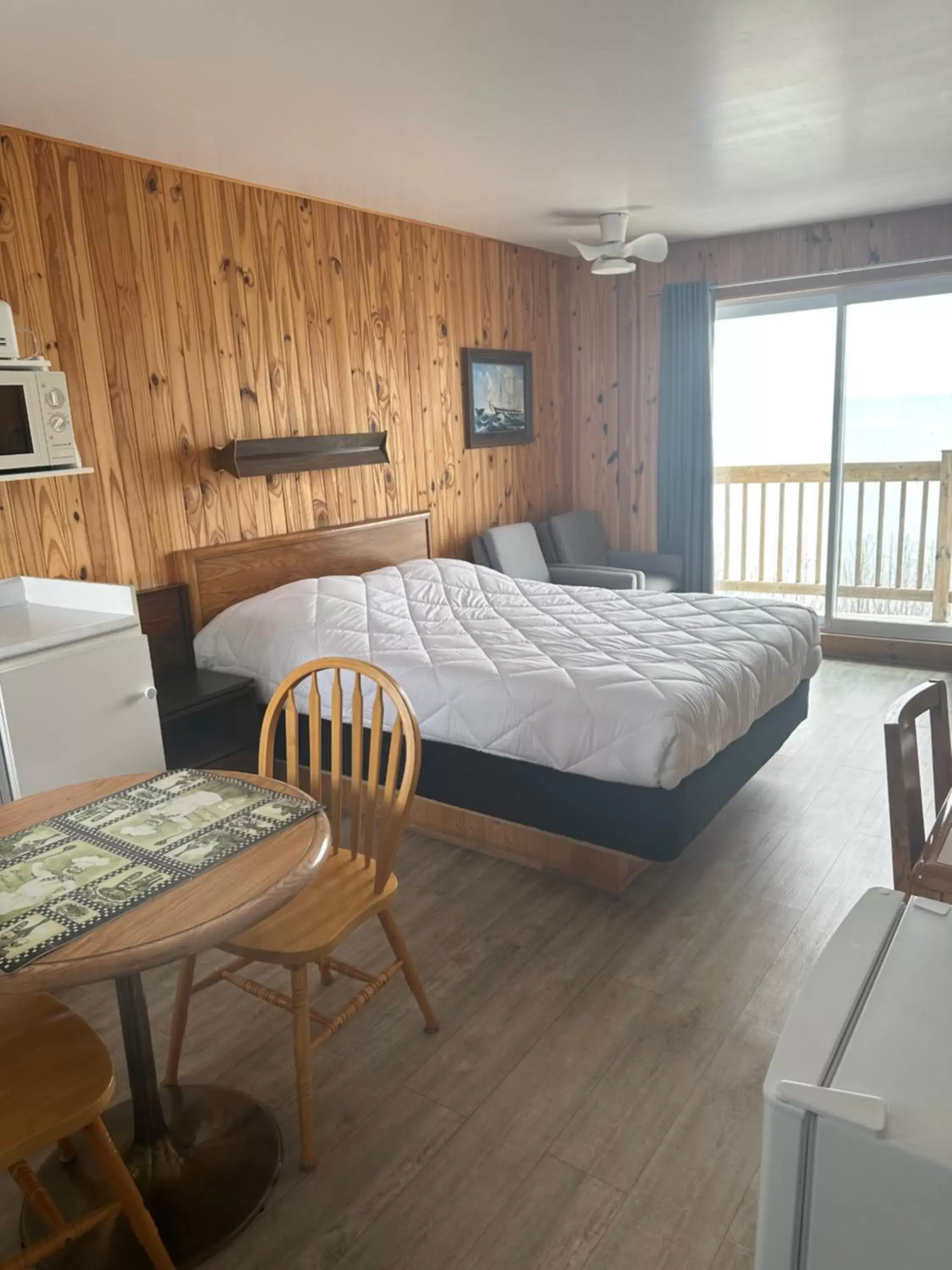 Bed in Motel Carleton Sur Mer