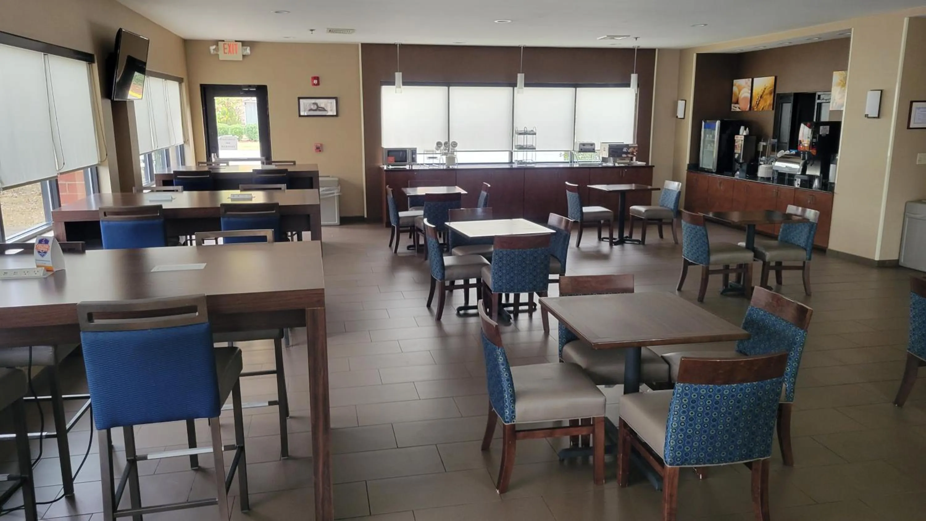 Restaurant/places to eat in Comfort Suites Macon Northwest