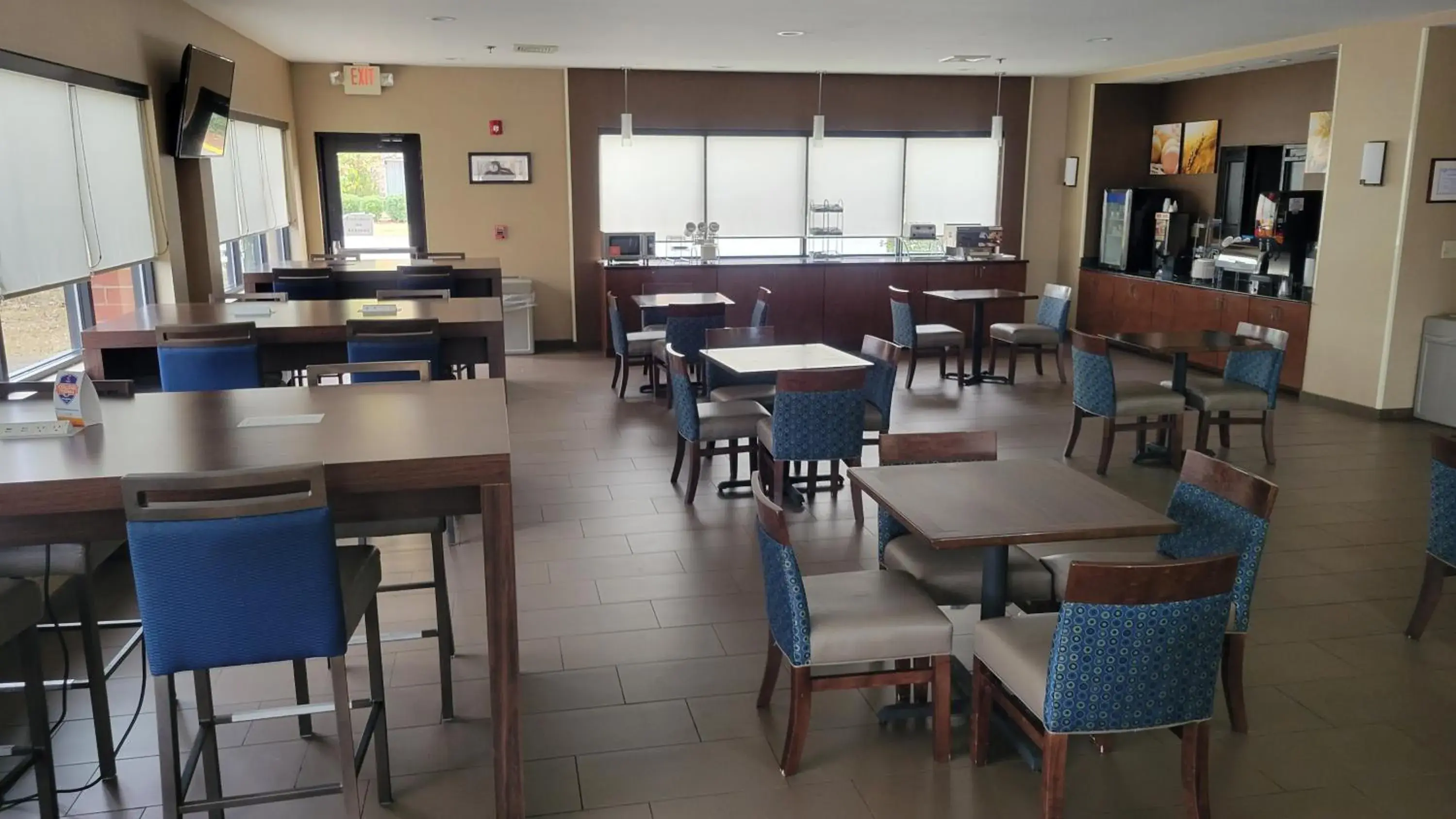 Restaurant/Places to Eat in Comfort Suites Macon