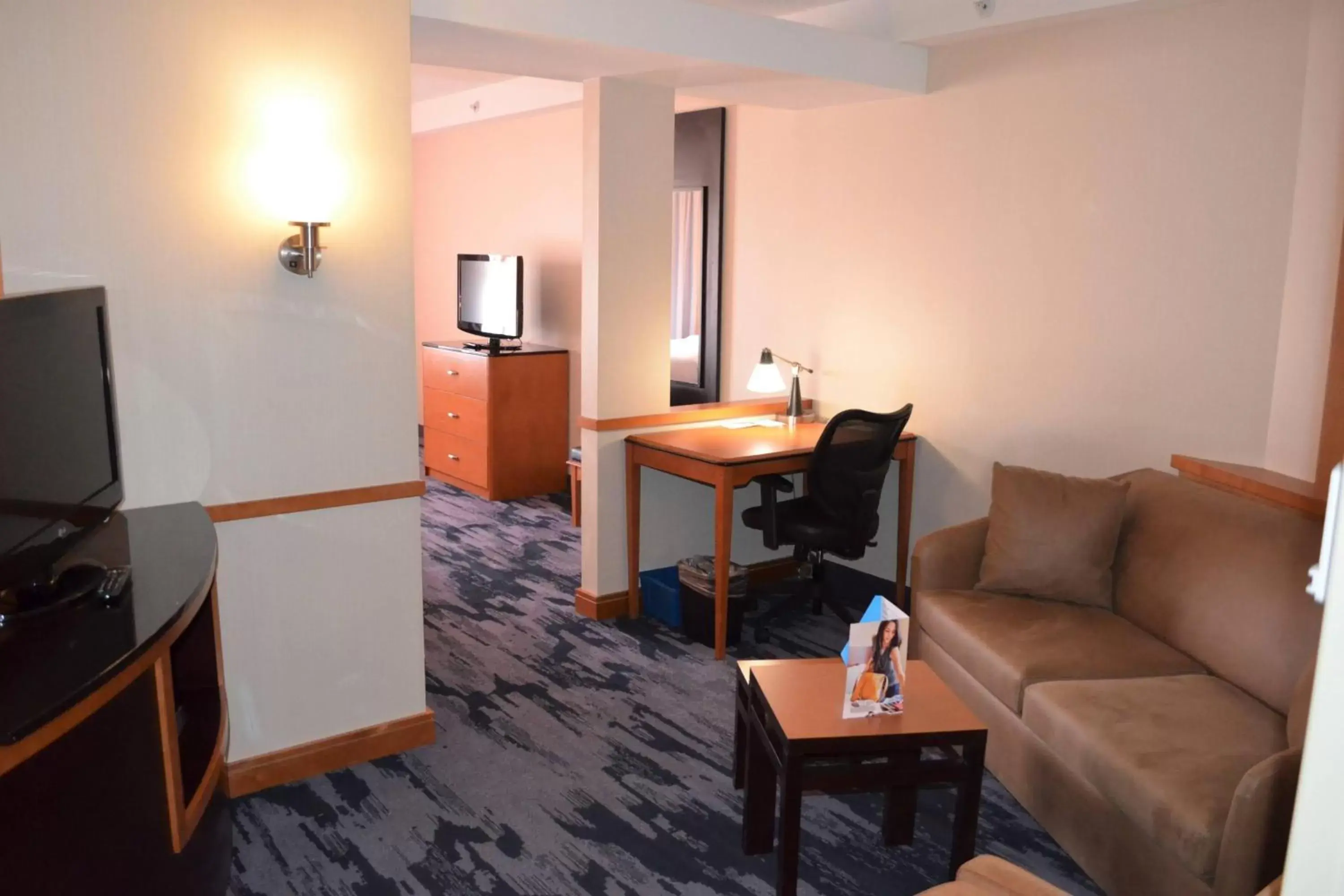 Living room, Seating Area in Fairfield Inn & Suites by Marriott Sault Ste. Marie