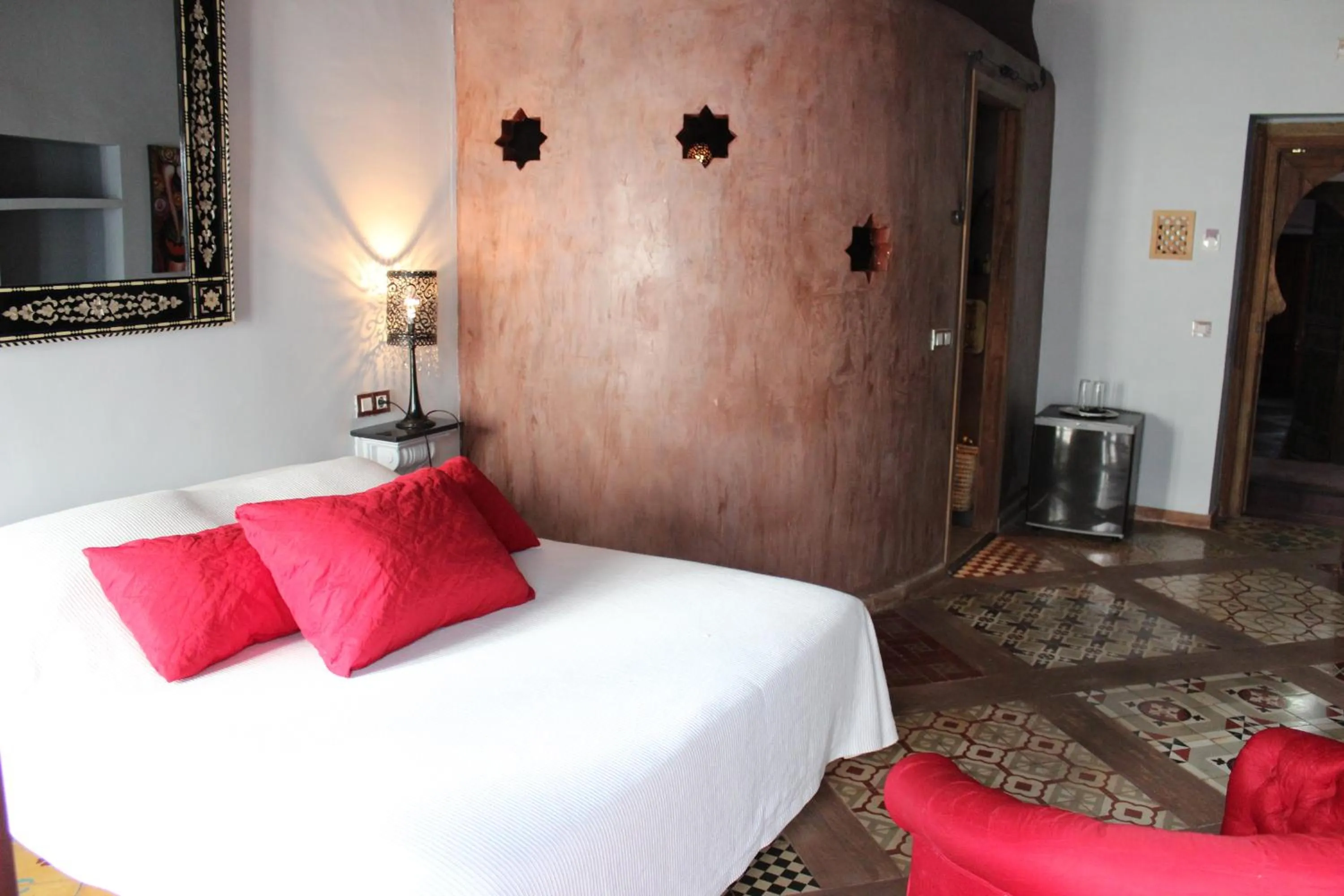 Photo of the whole room, Bed in Hotel la Boheme