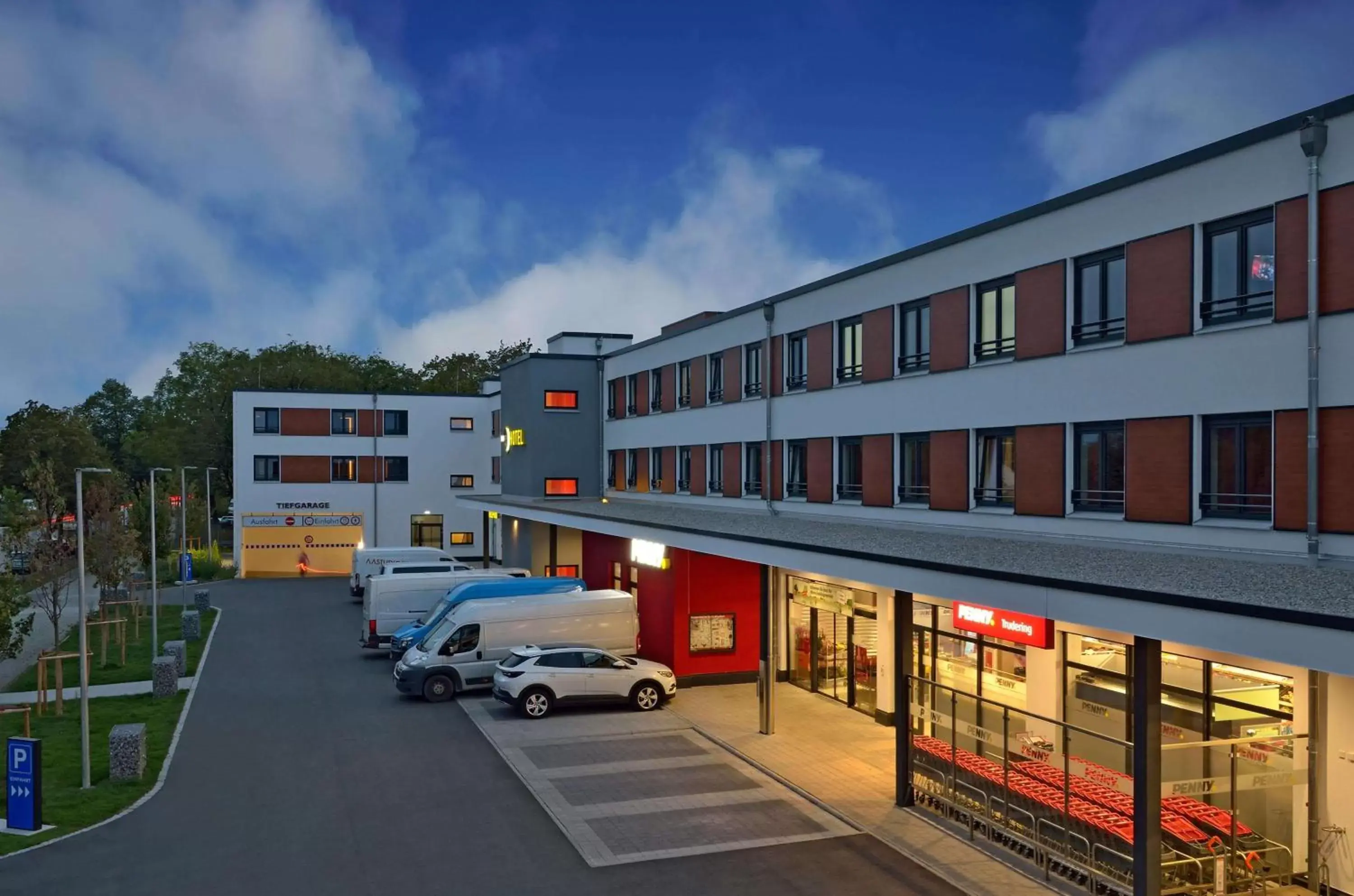 Property Building in B&B Hotel München City-Ost