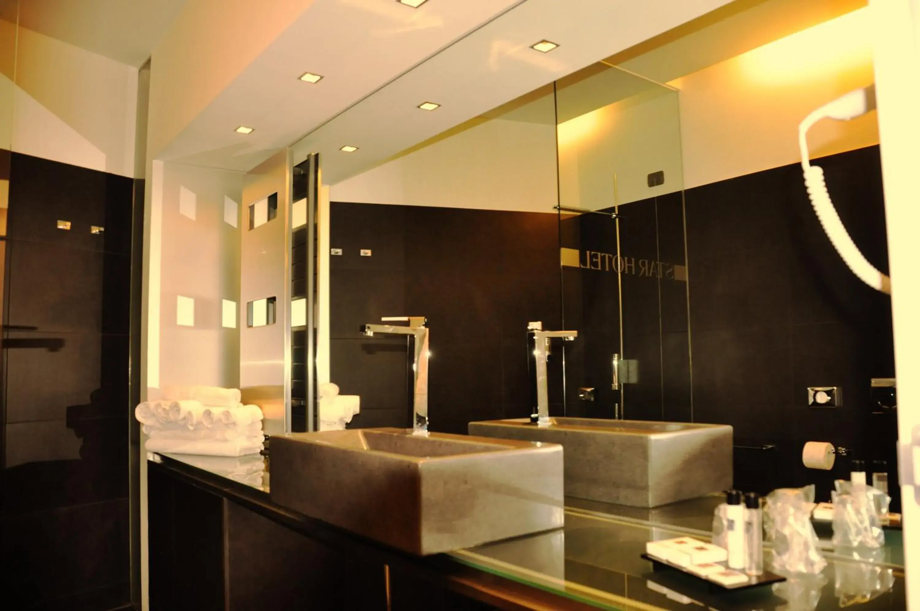 Shower, Bathroom in Star Hotel Airport Verona