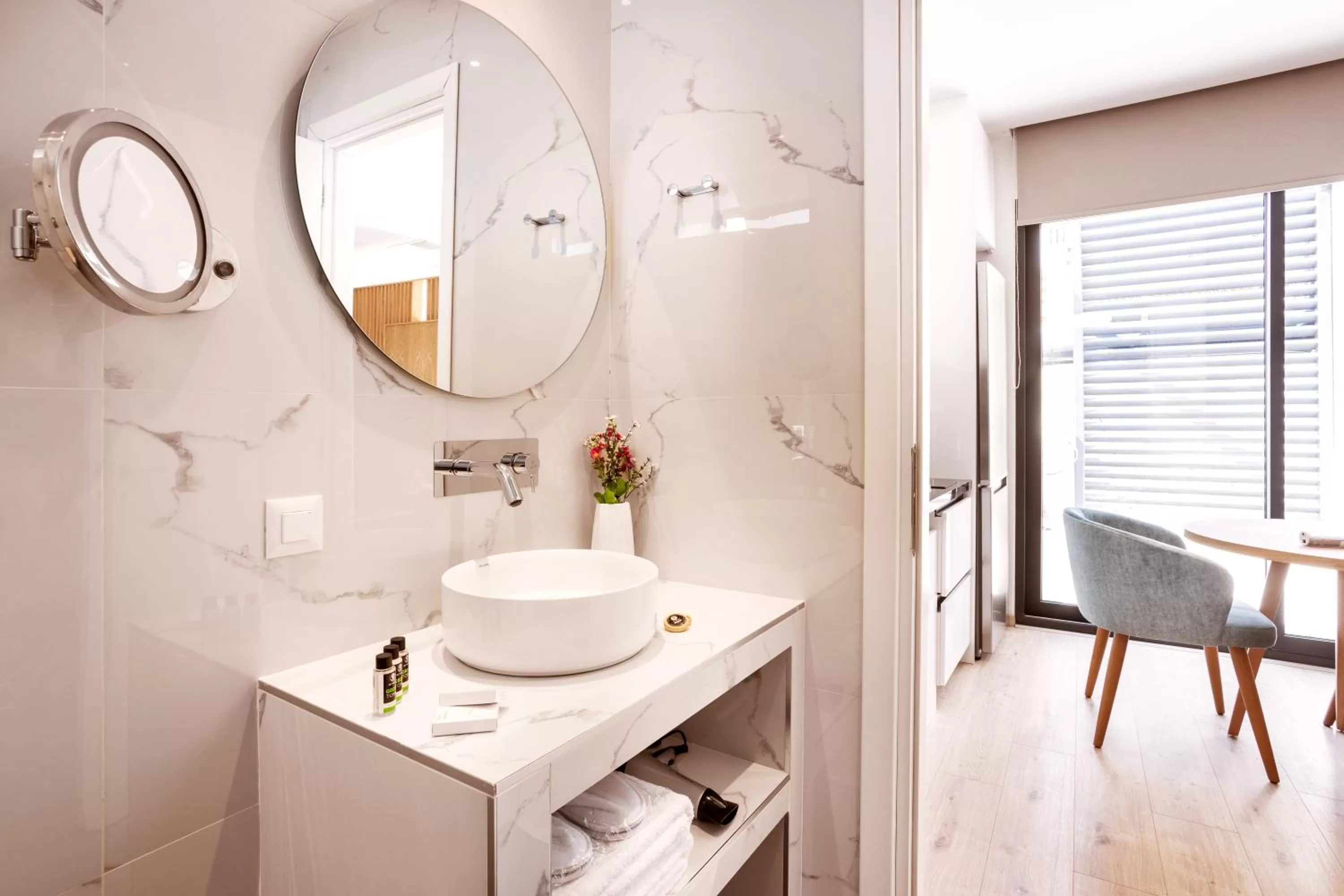 Bathroom in DAYS City Suites Athens