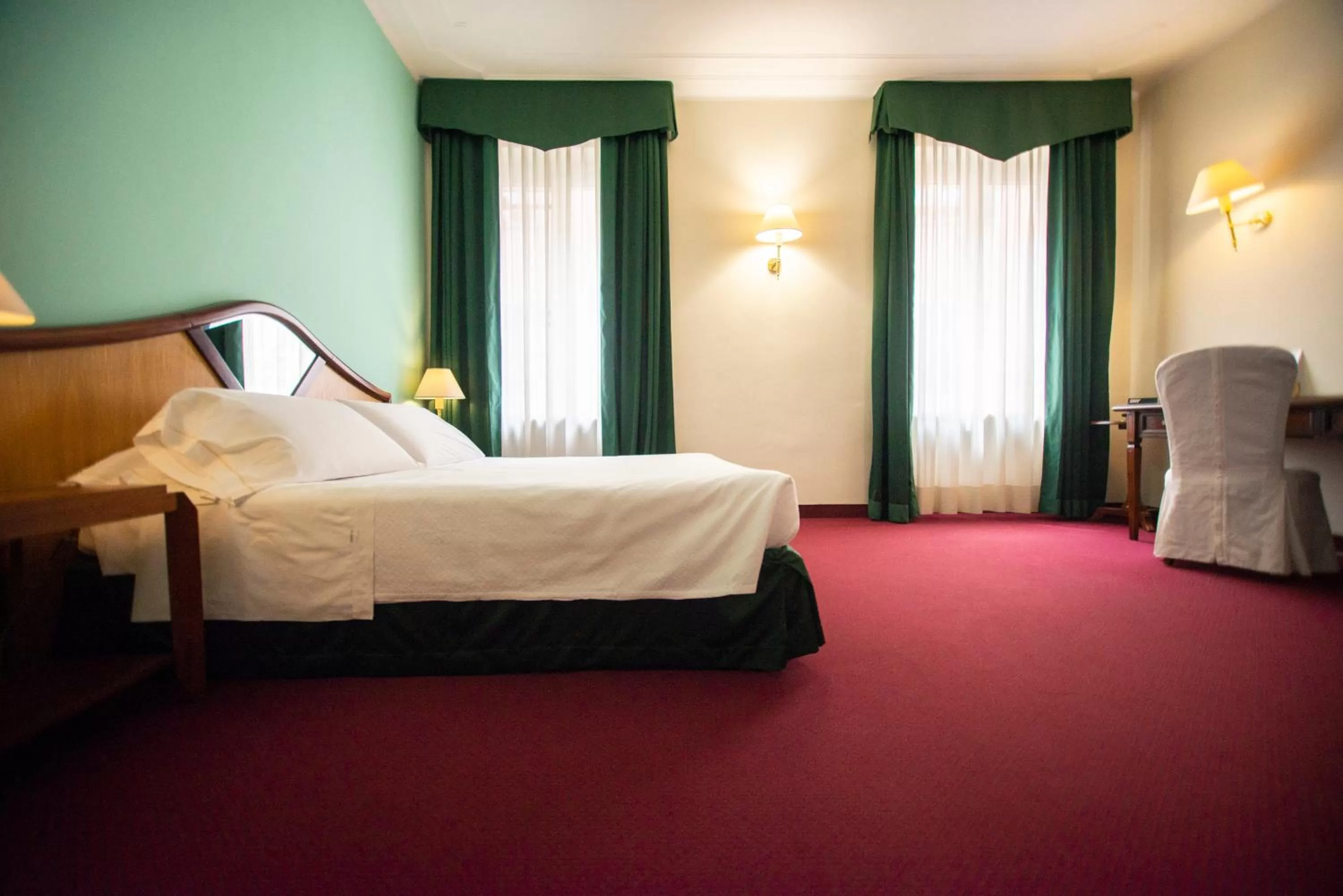 Photo of the whole room, Bed in Alli Due Buoi Rossi